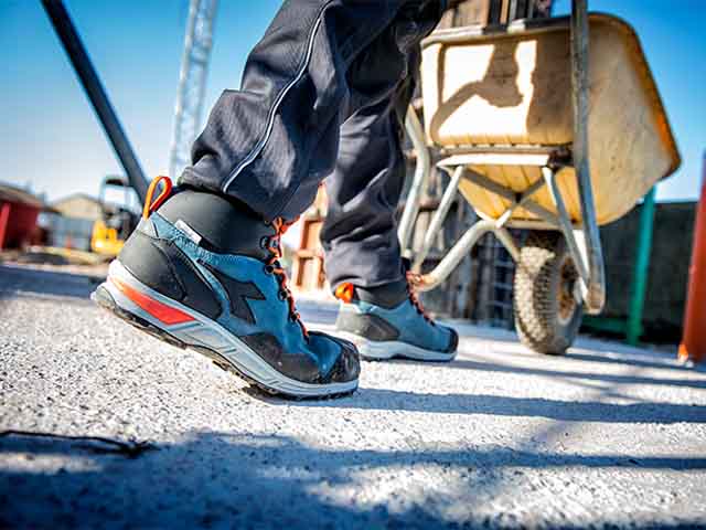 diadora utility shoes