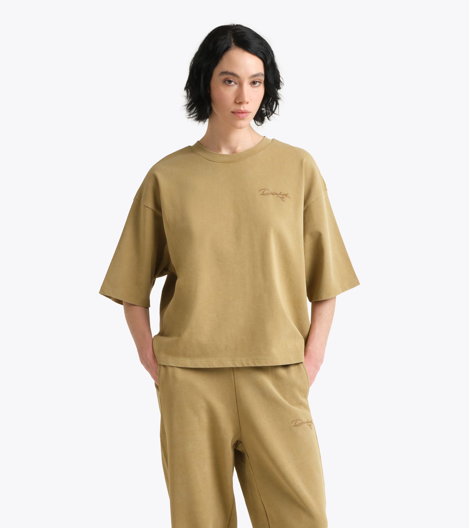 T-shirt in cotone stile retro - Donna
 L. T-SHIRT SS AVENUE LAB I VERDE CACHI (70361) - Diadora