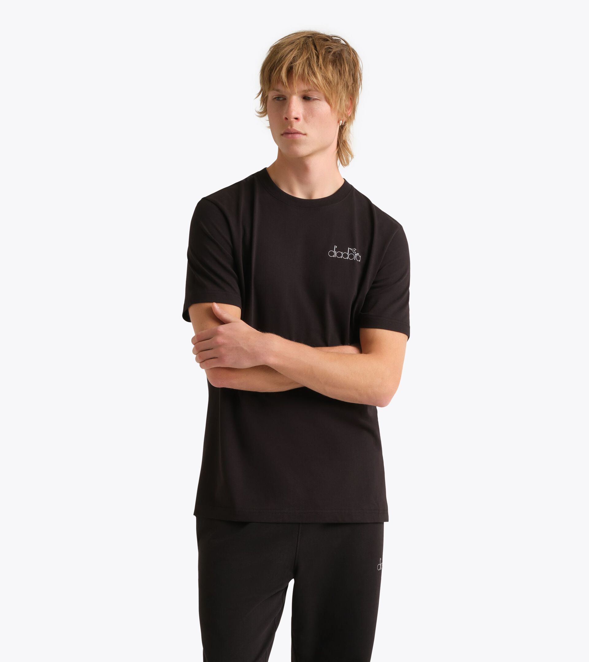 T-shirt Logo - Uomo
 T-SHIRT SS LOGO EXC. I NERO - Diadora