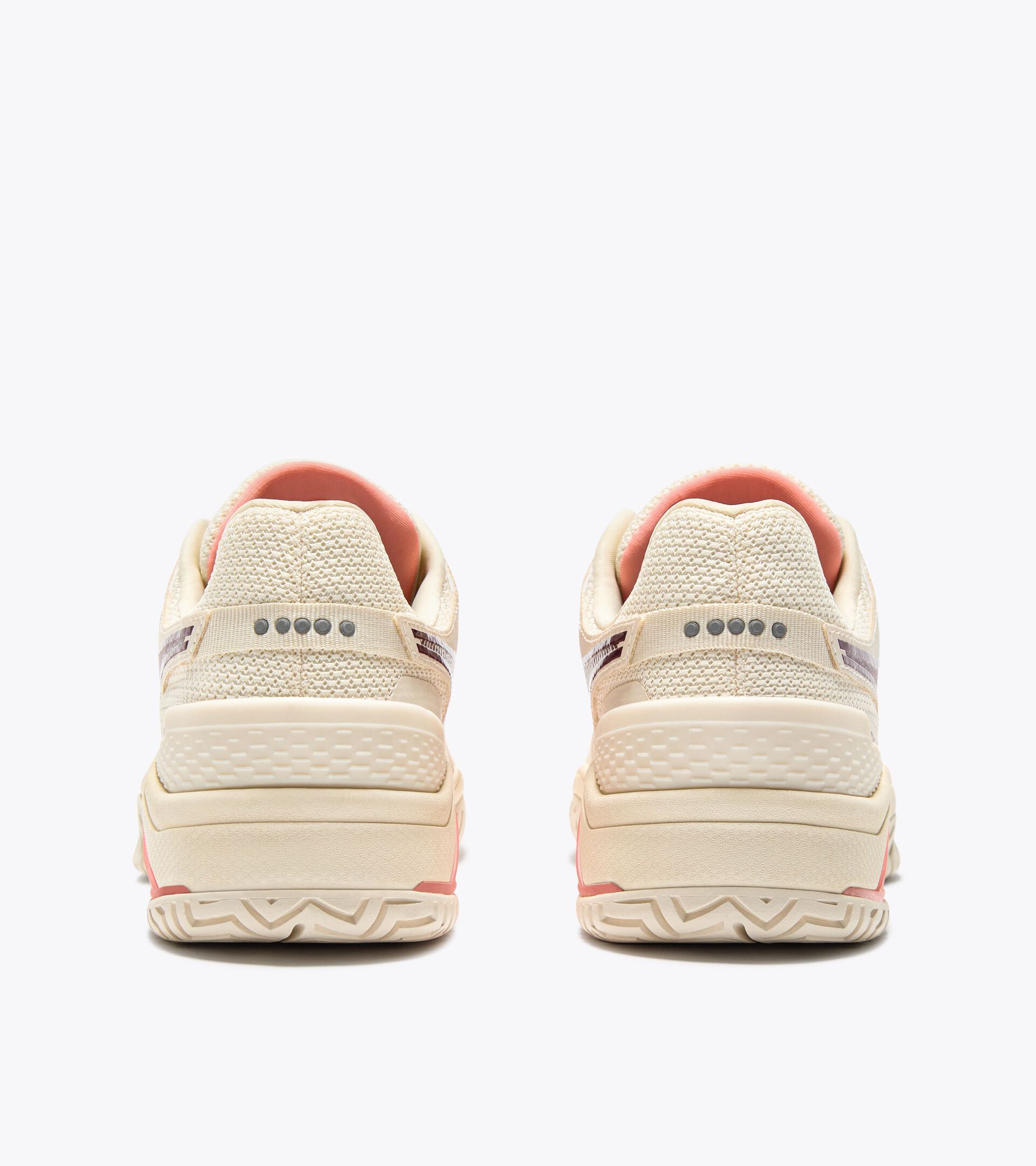 Chaussures de tennis pour terrains durs ou en terre battue - Protection et amorti - Femme BLUSHIELD TORNEO 3 W AG WHISPER WH/MAROON BAN/DES FLWR - Diadora