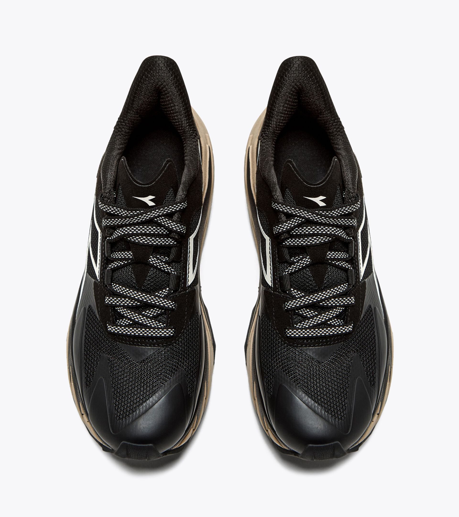 Trail Running Shoes - Woman EQUIPE SESTRIERE-XT W BLACK/WHISPER WHITE/DOESKIN - Diadora