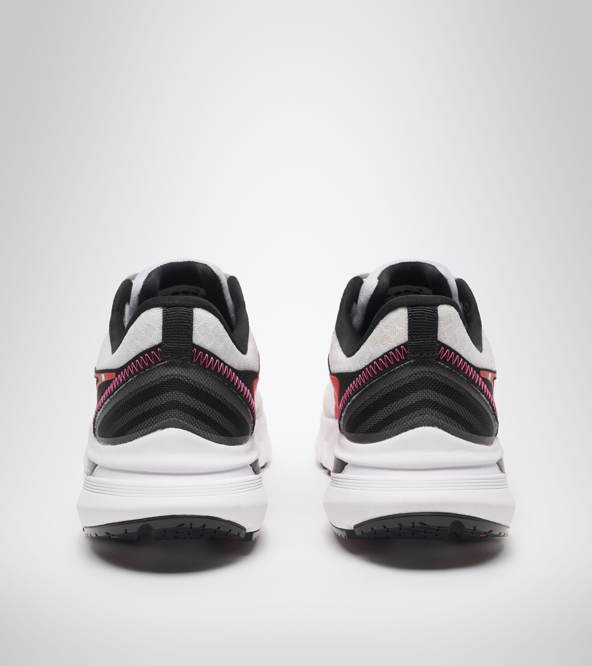 Running shoes - Women MYTHOS BLUSHIELD VOLO 2 W WHITE/BLACK/FIERY RED - Diadora