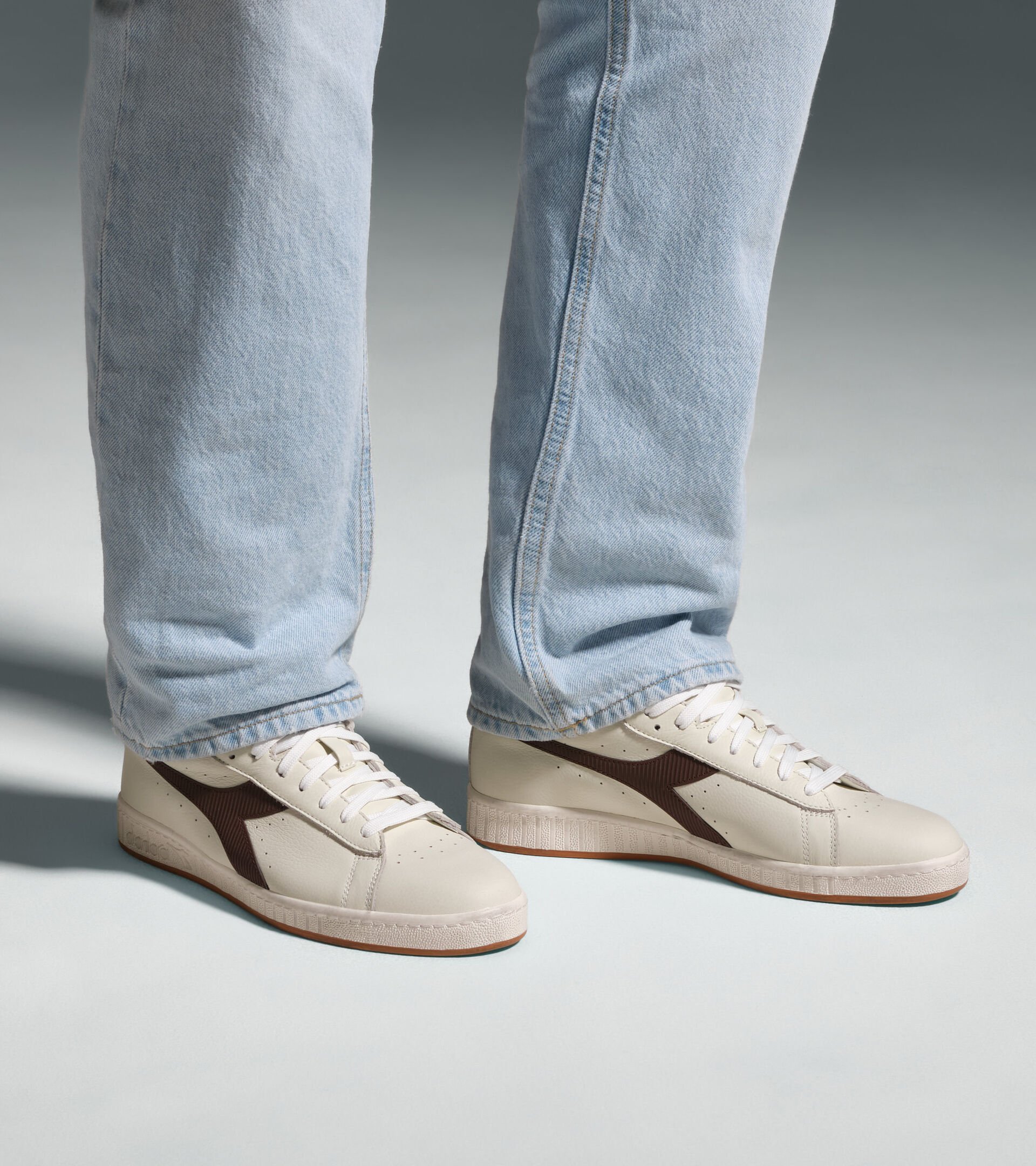 Retro-tennis sneaker - All-gender
 GAME LOW STRIPES WAXED SHAVED CHOCOLATE - Diadora