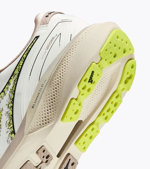 Running shoe - Stability and protection - Men&rsquo;s MYTHOS BLUSHIELD VIGORE V SNOW WHITE /ALMOND MILK - Diadora