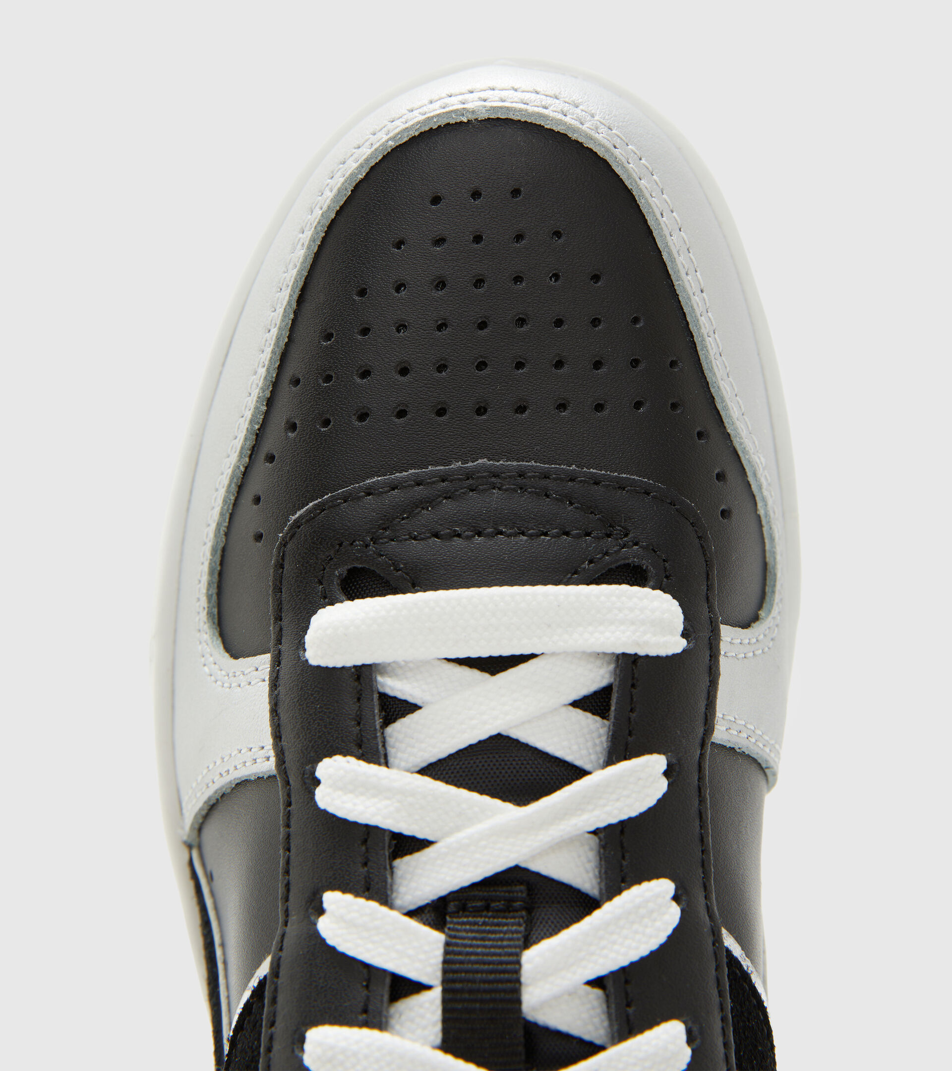 Sportschuh - Damen MAGIC BASKET LOW SPACE WN SCHWARZ/SILBER METALL - Diadora