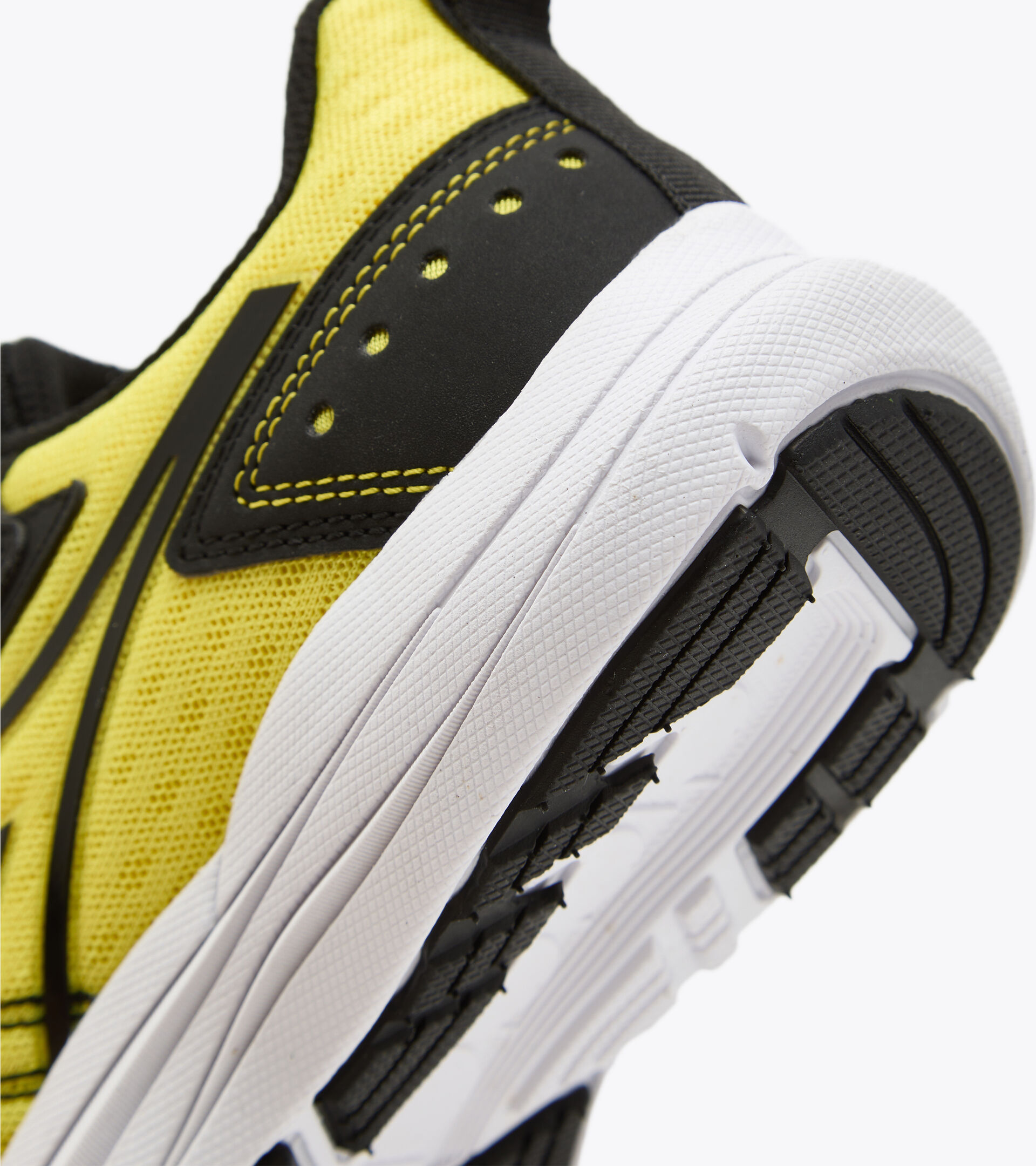 Junior running shoes - Unisex
SNIPE JR YELLOW/BLACK - Diadora