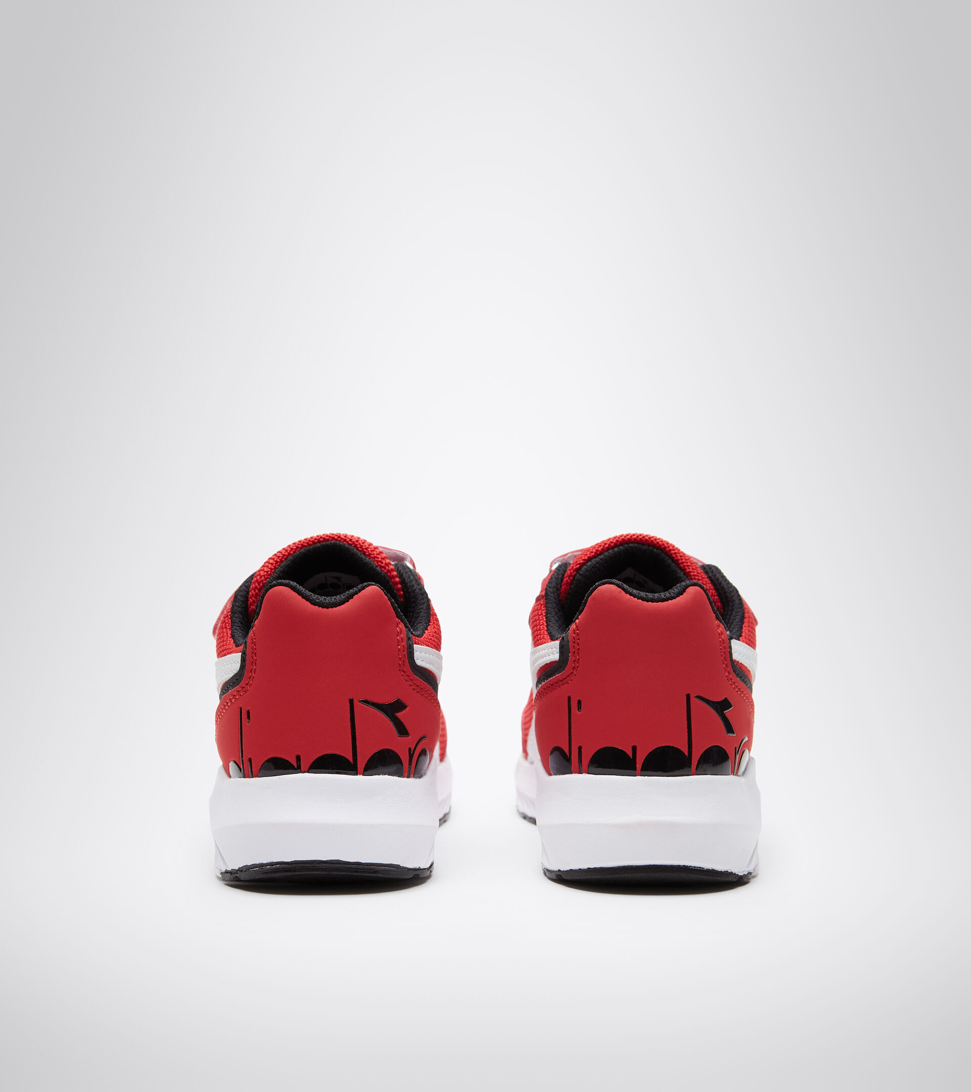 Running shoe - Kids FALCON JR V HIGH RISK RED/BLACK - Diadora