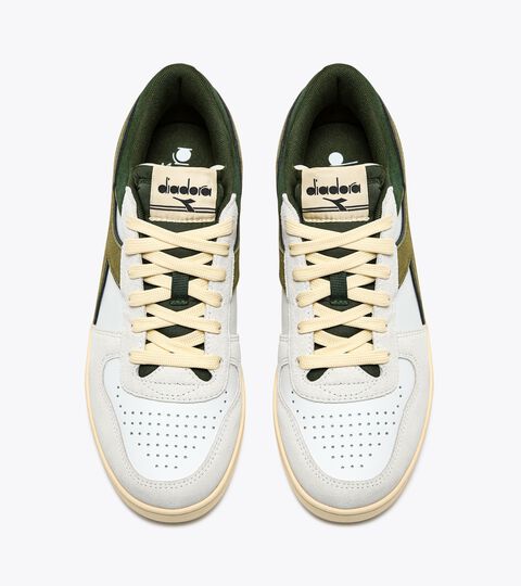 Zapatilla deportiva - Para todos los géneros MAGIC BASKET LOW SUEDE LEATHER WHITE/KOMBU GREEN - Diadora