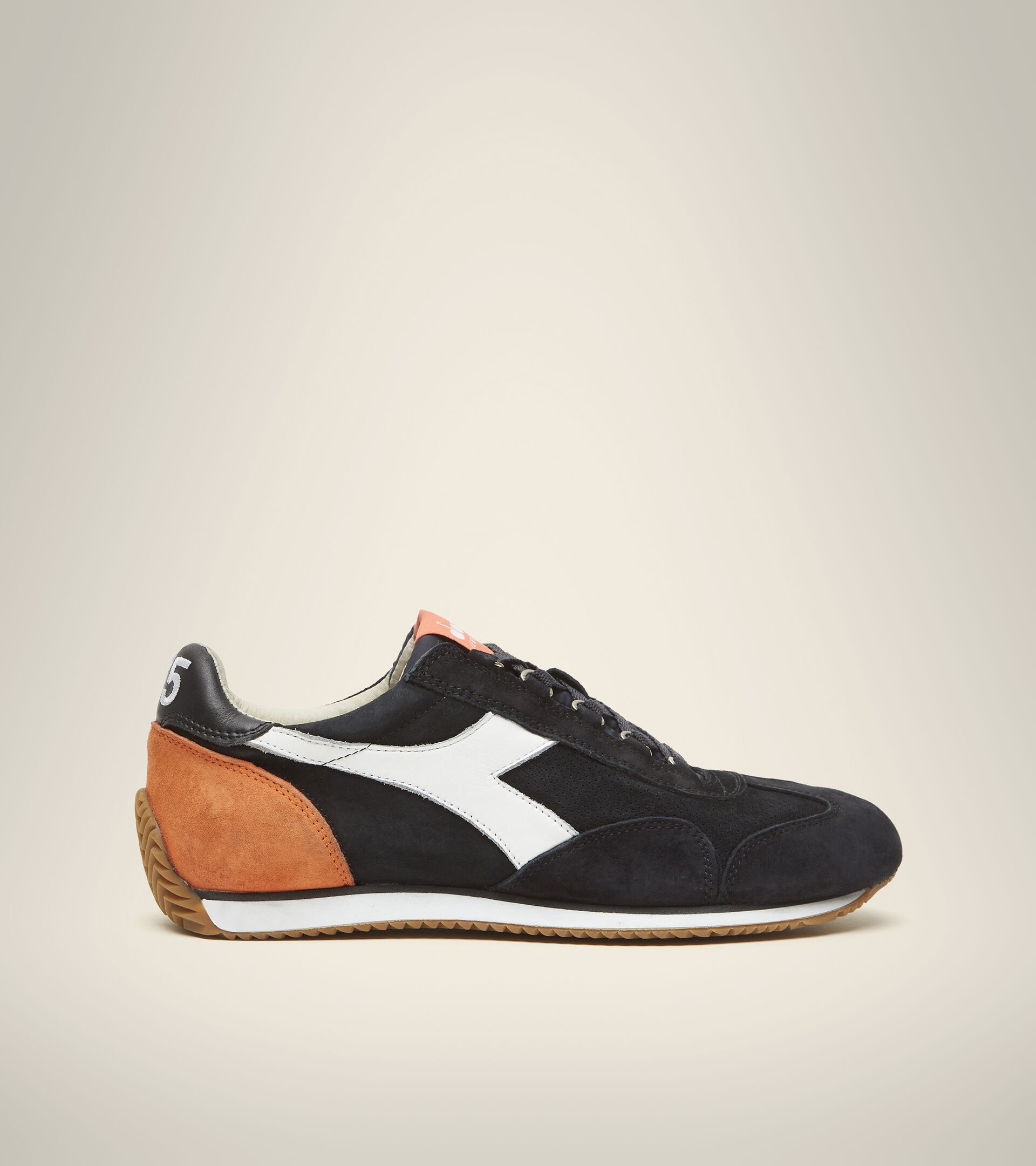 Heritage shoe - Unisex EQUIPE SUEDE SW BLACK PHANTOM - Diadora