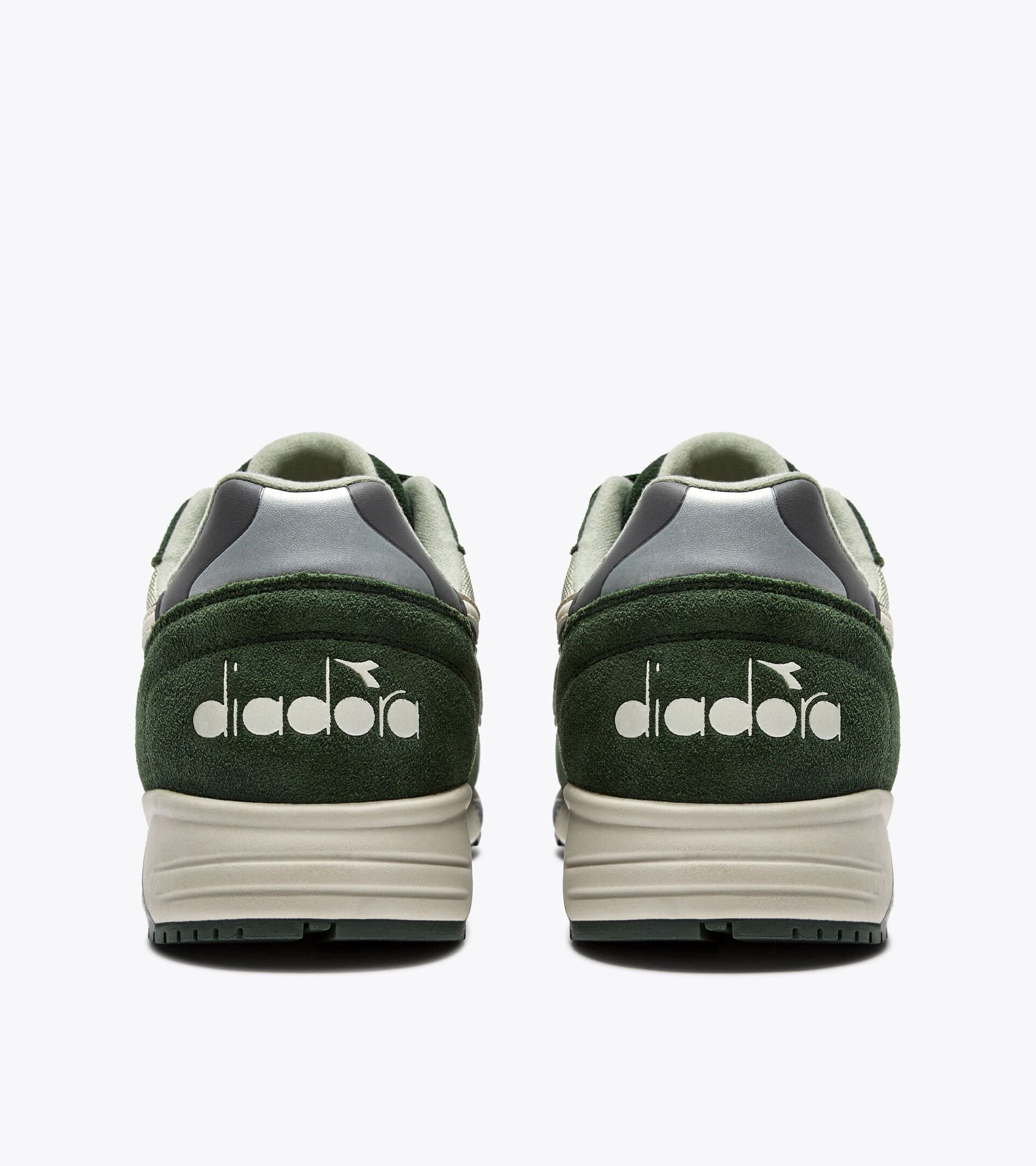 Sporty sneakers - All-Gender N902 TOFU /BLK FOREST/STEEL GRY - Diadora