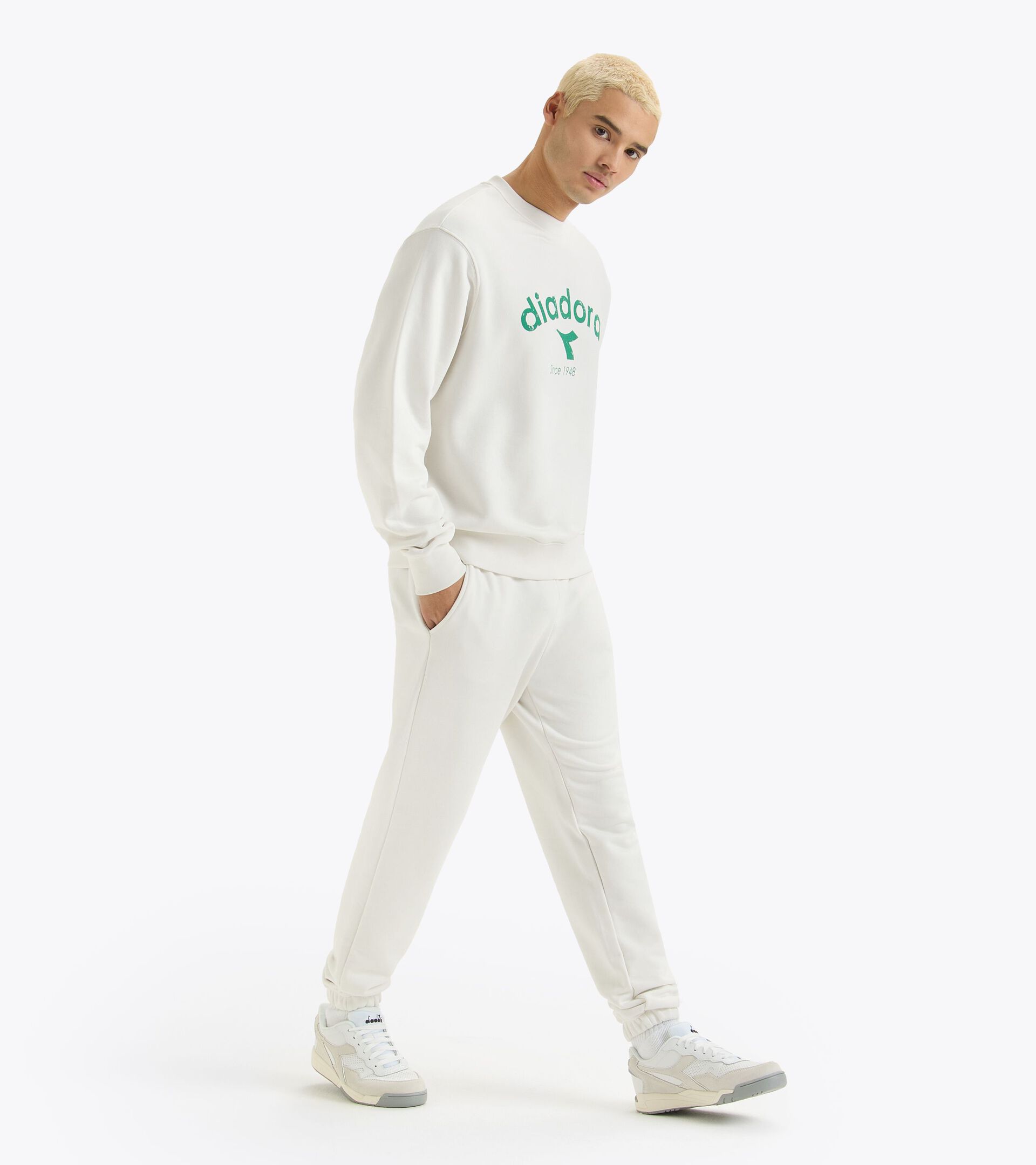 Crewneck sweatshirt - Gender Neutral
 SWEATSHIRT CREW ATHL. LOGO WHITE MILK - Diadora