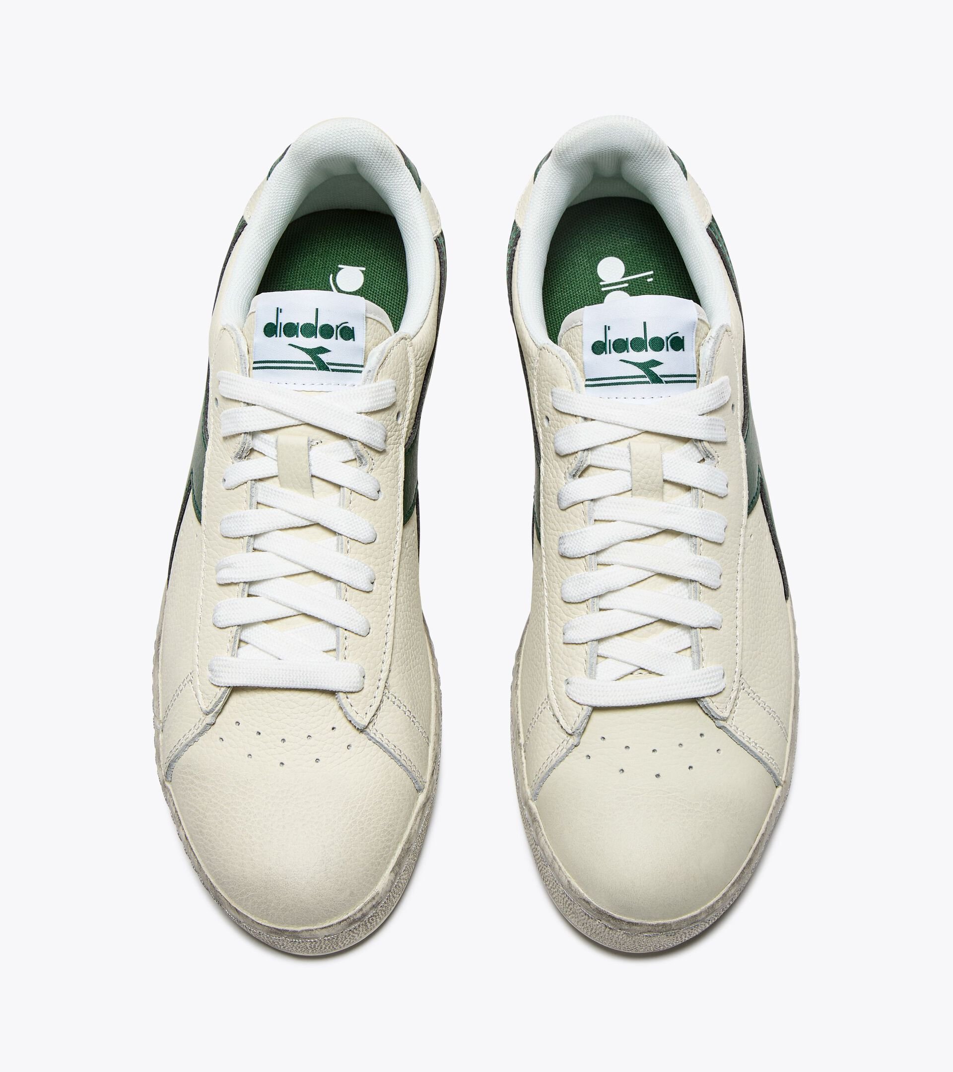 Sporty sneakers - All-Gender GAME L LOW WAXED WHITE/FOGLIAGE GREEN - Diadora