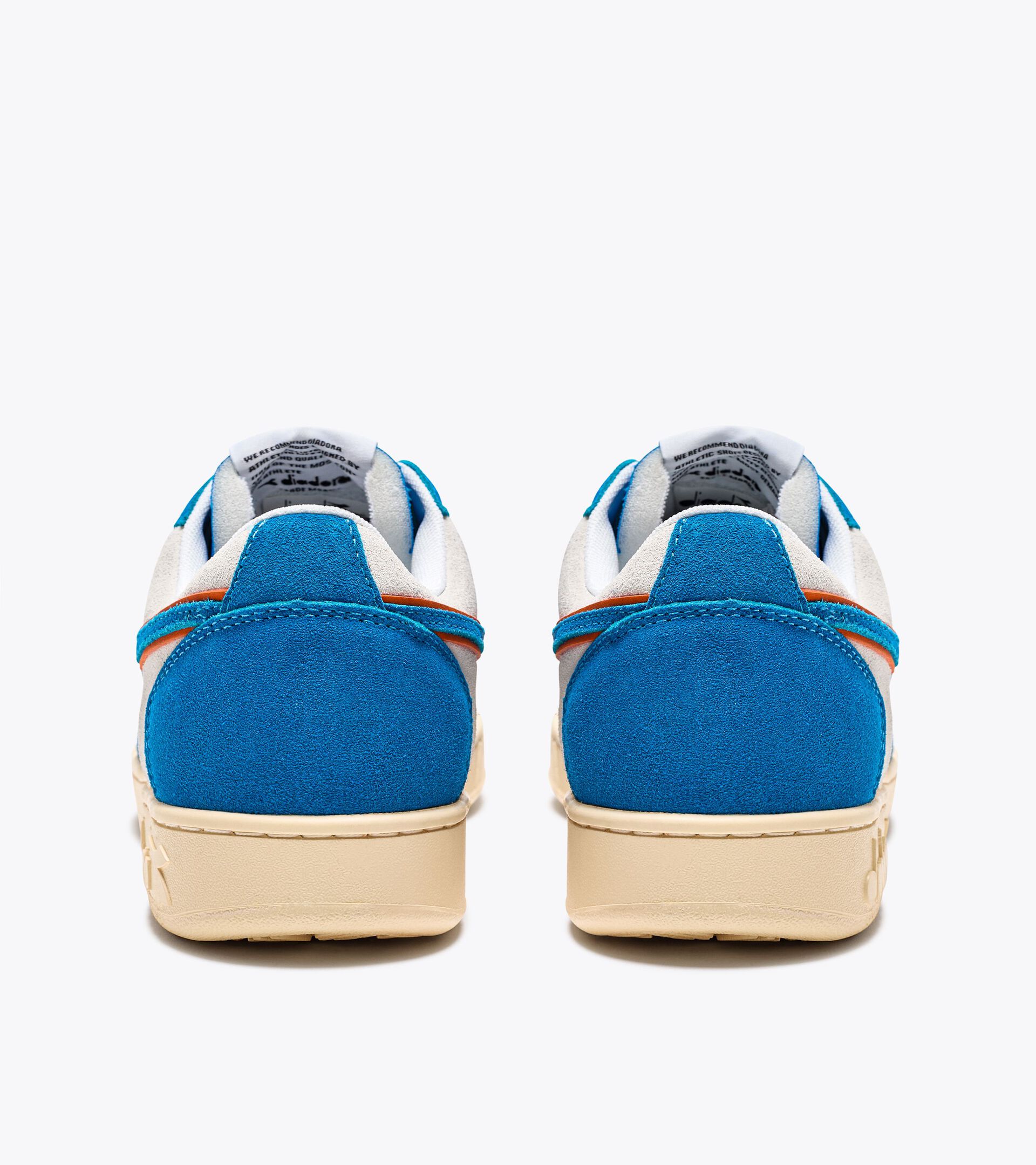Sporty sneakers - All-Gender MAGIC BASKET LOW SUEDE LEATHER ROYAL/WHITE - Diadora