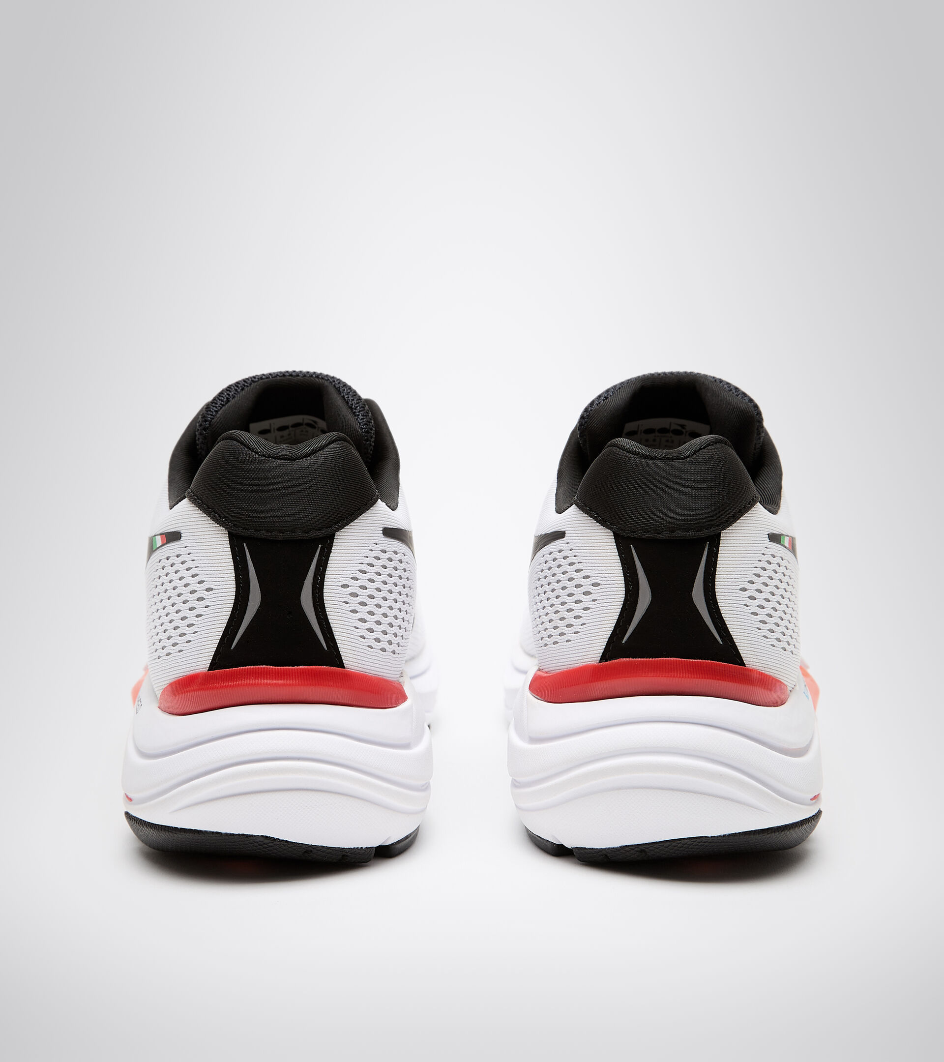 Running shoes - Men MYTHOS BLUSHIELD 7 VORTICE WHITE/BLACK/VERMILLION ORANGE - Diadora