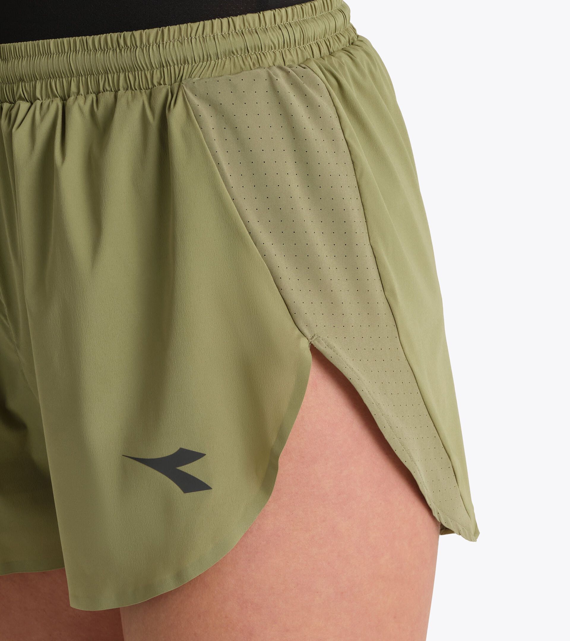 Pantaloncini split 2,5&rsquo;&rsquo; FIBRAZERO - Running - Donna
 L. SPLIT SHORT 2.5 SUPER LIGHT FIBRAZERO VERDE SALVIA - Diadora