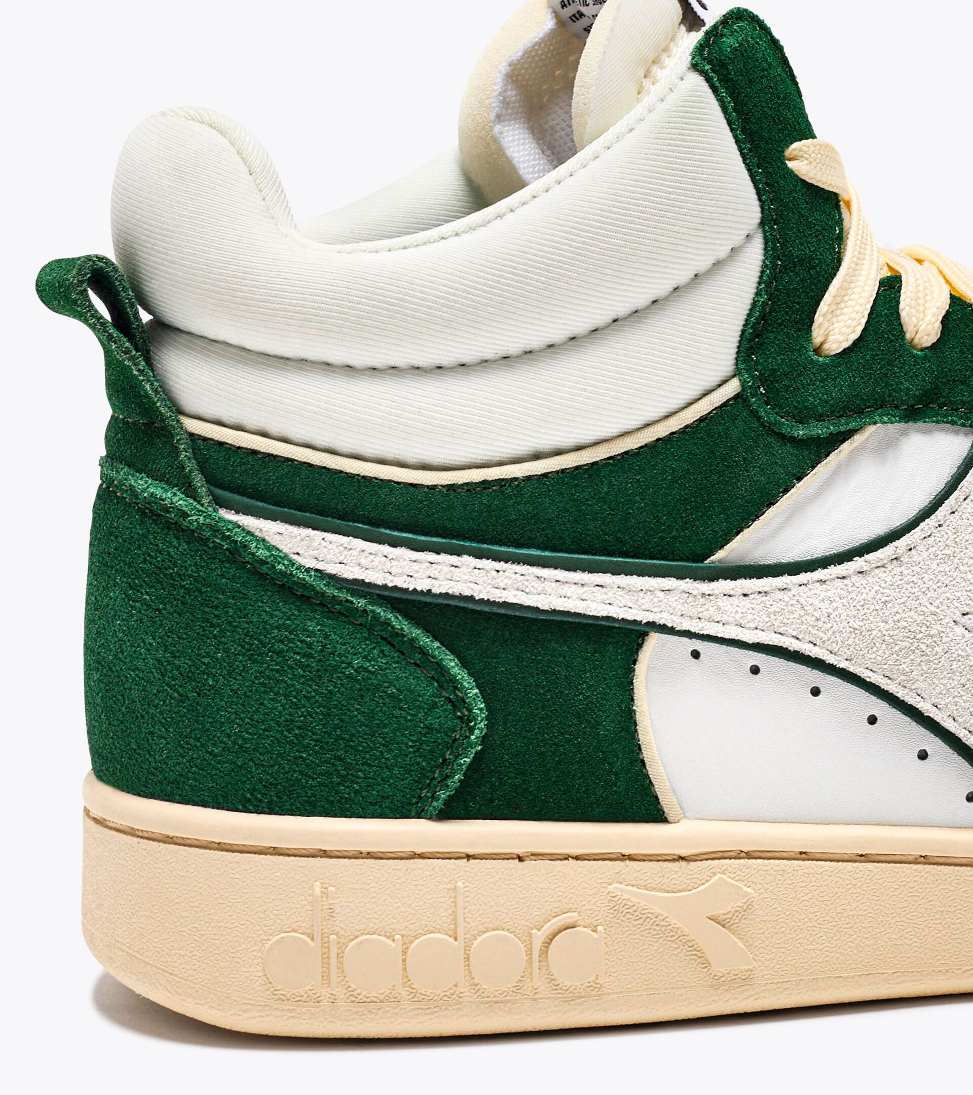 Sporty sneakers - All-Gender MAGIC BASKET DEMI CUT SUEDE LEATHER WHITE/FOGLIAGE GREEN - Diadora