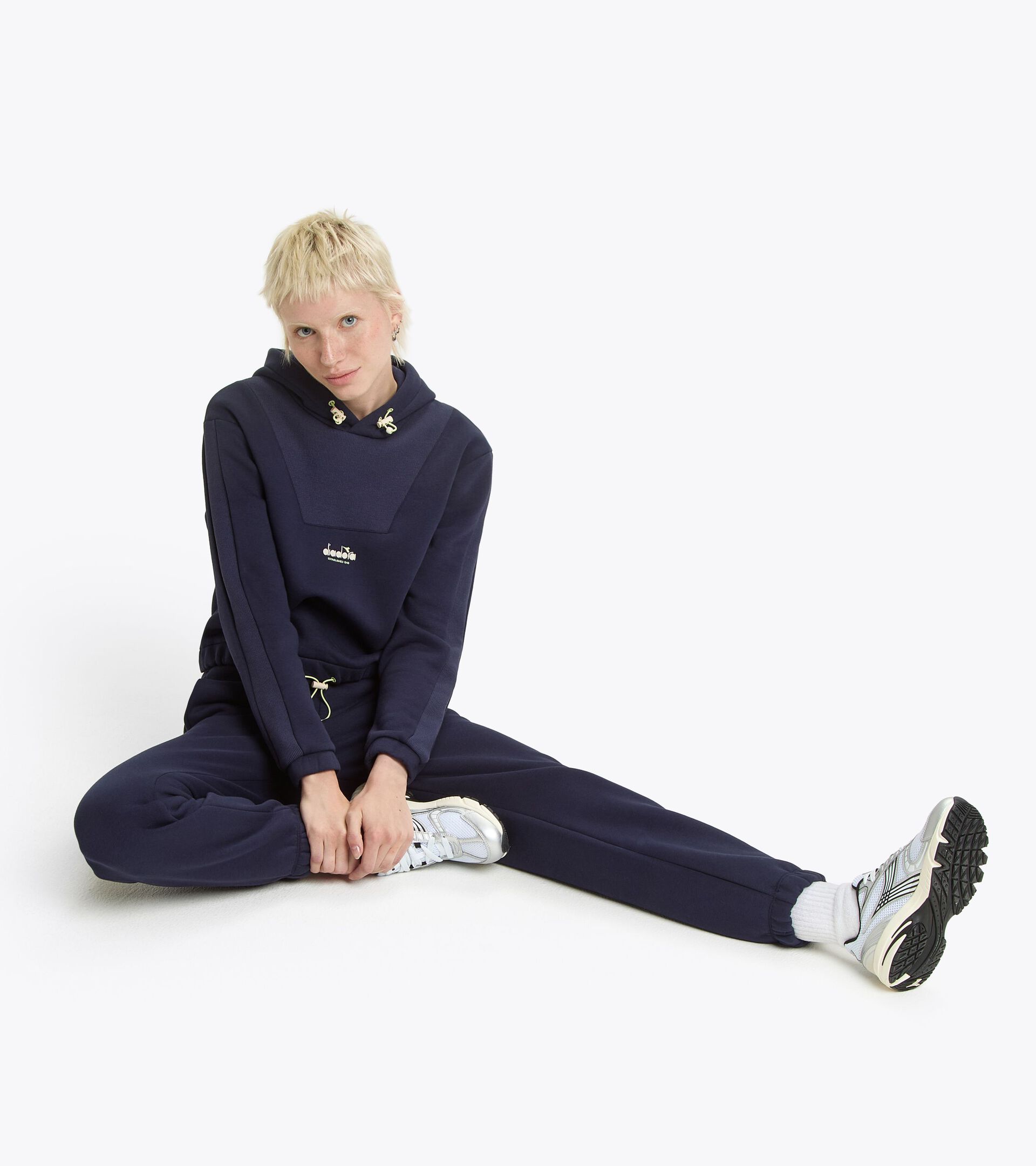 Fleece sweatpants - Adjustable fit -  Women’s
 L. PANTS ATHL. LOGO CLASSIC NAVY - Diadora