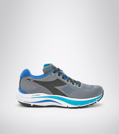 Running shoes - Men MYTHOS BLUSHIELD 7 VORTICE STEEL GRAY/BLACK/WHITE - Diadora