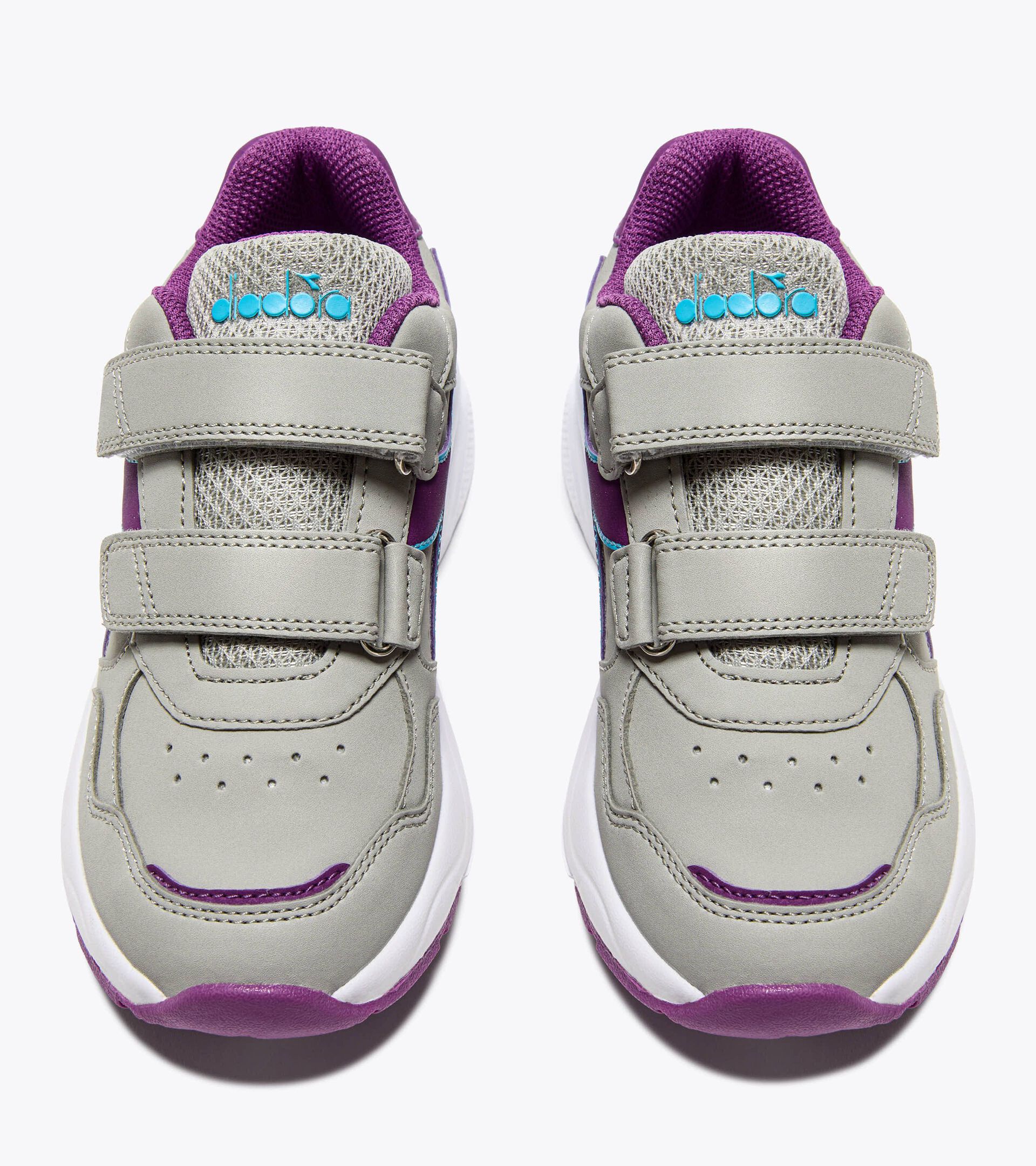 Junior running shoe - All-gender
FALCON 5 SL JR V SILVER DD/BYZANTIUM - Diadora