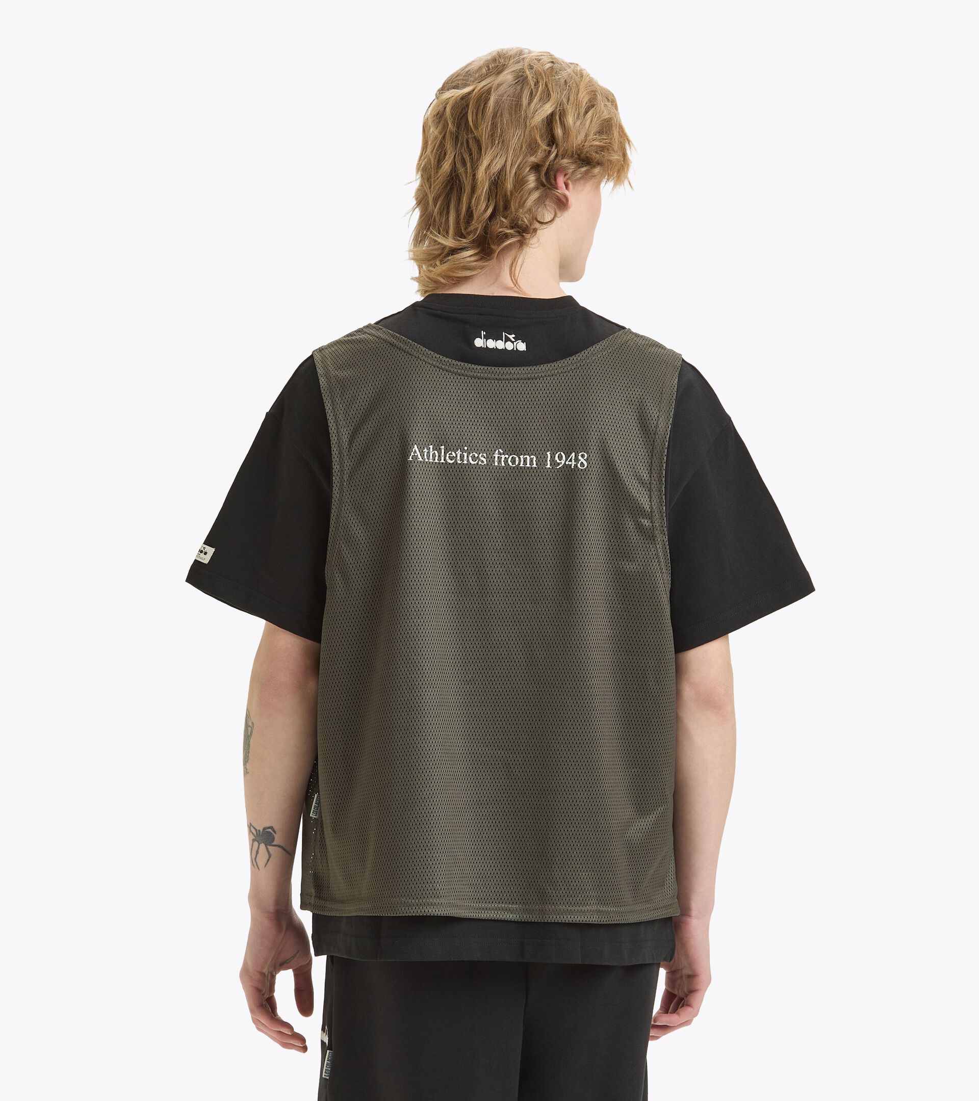Camiseta y camiseta sin mangas 2 en 1 - Made in Italy - Gender neutral
 T-SHIRT SS 2-IN-1 LEGACY OLIVA MILITAR - Diadora