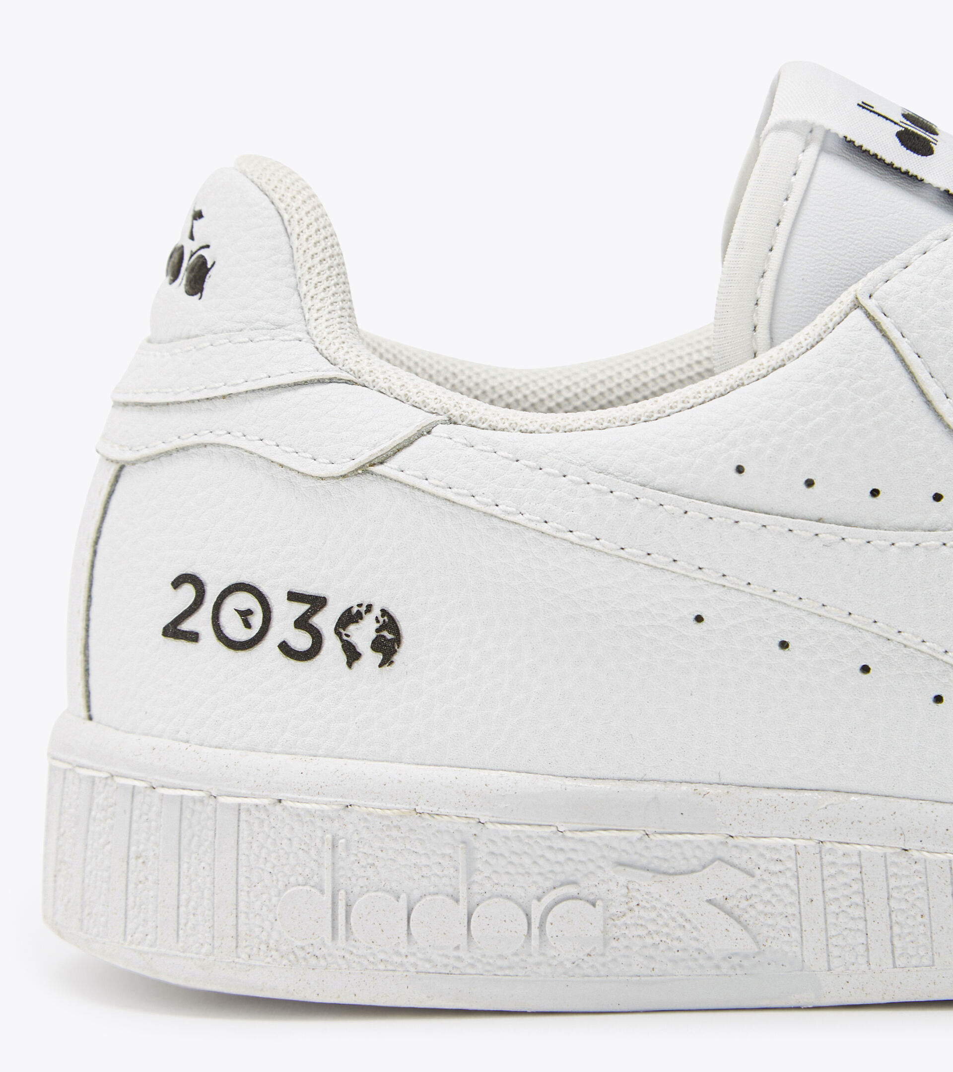 Sportswear shoe - Unisex GAME L LOW 2030 OPTICAL WHITE - Diadora