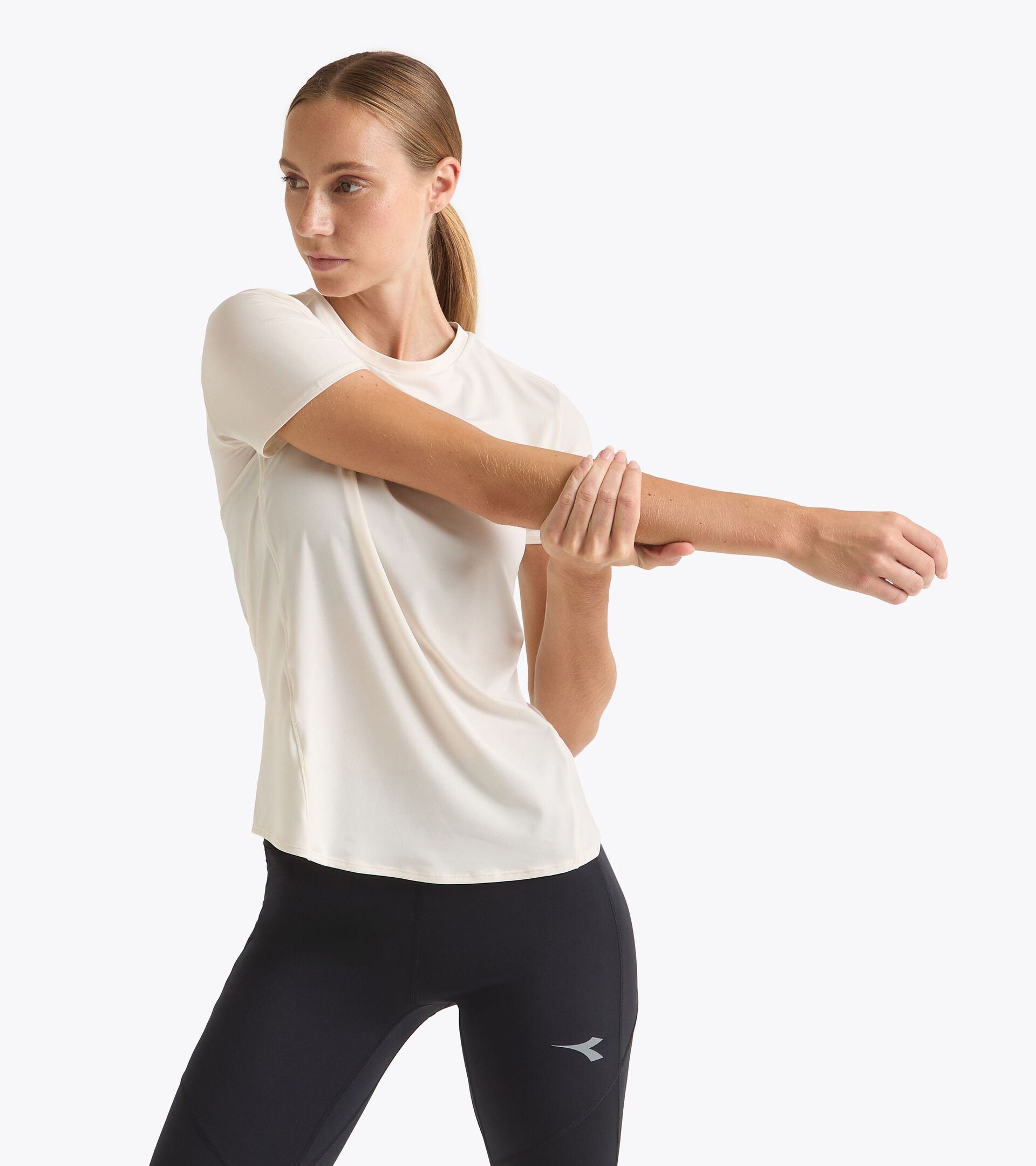 High performance running t-shirt - Women’s
L. SS T-SHIRT TECH RUN CREW WHISPER WHITE - Diadora