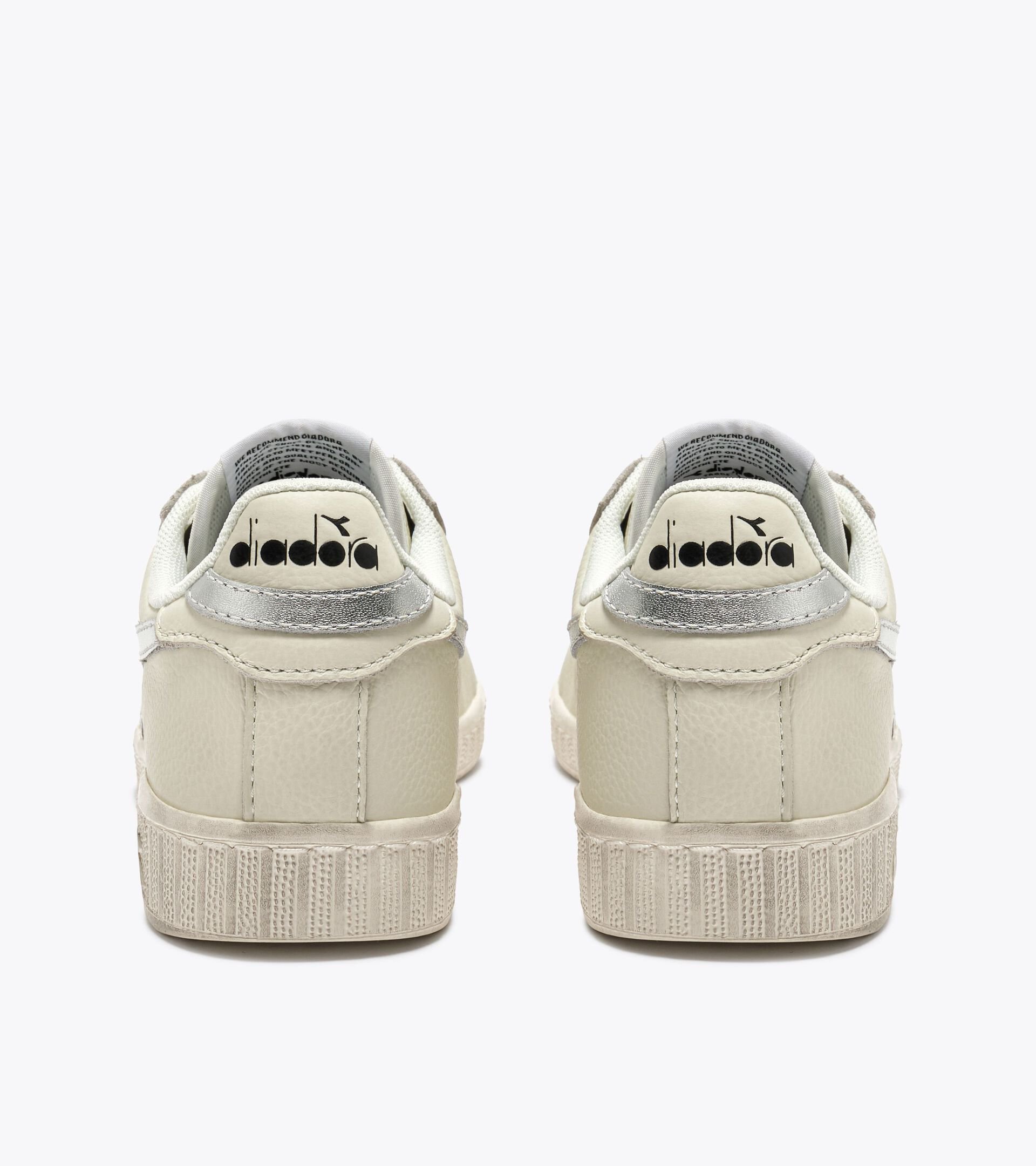 Zapatilla deportiva de piel - Mujer 
 GAME L LOW WAXED METAL WN BLANCO/PLATA  (C6103) - Diadora