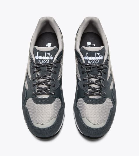 N9002 POLAR, BLUE DARK SHADOW Sneakers - Men’s
N9002 POLAR BLUE DARK SHADOW - Diadora