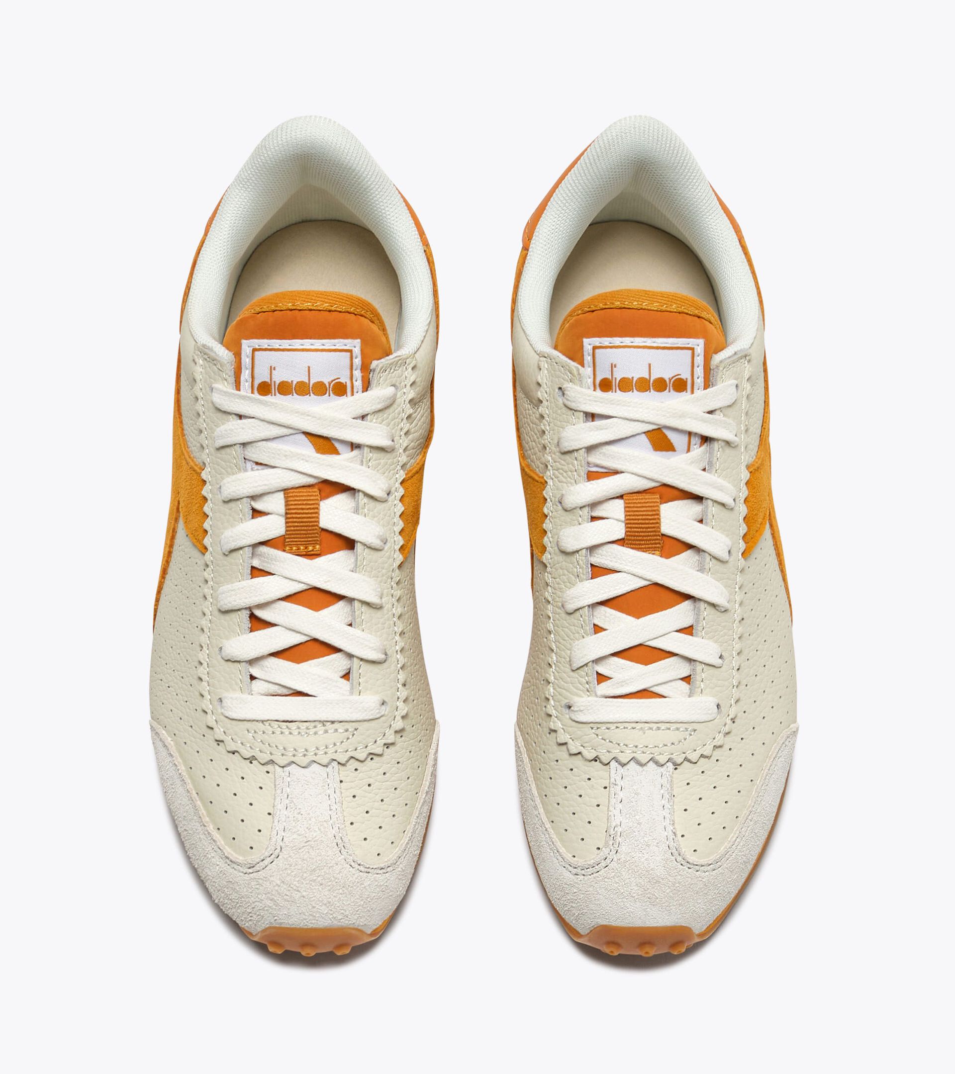 Sneakers en cuir profil bas - Pour tous les genres RALLY PUNCHED BIANCO/ARANCIO SENAPE - Diadora