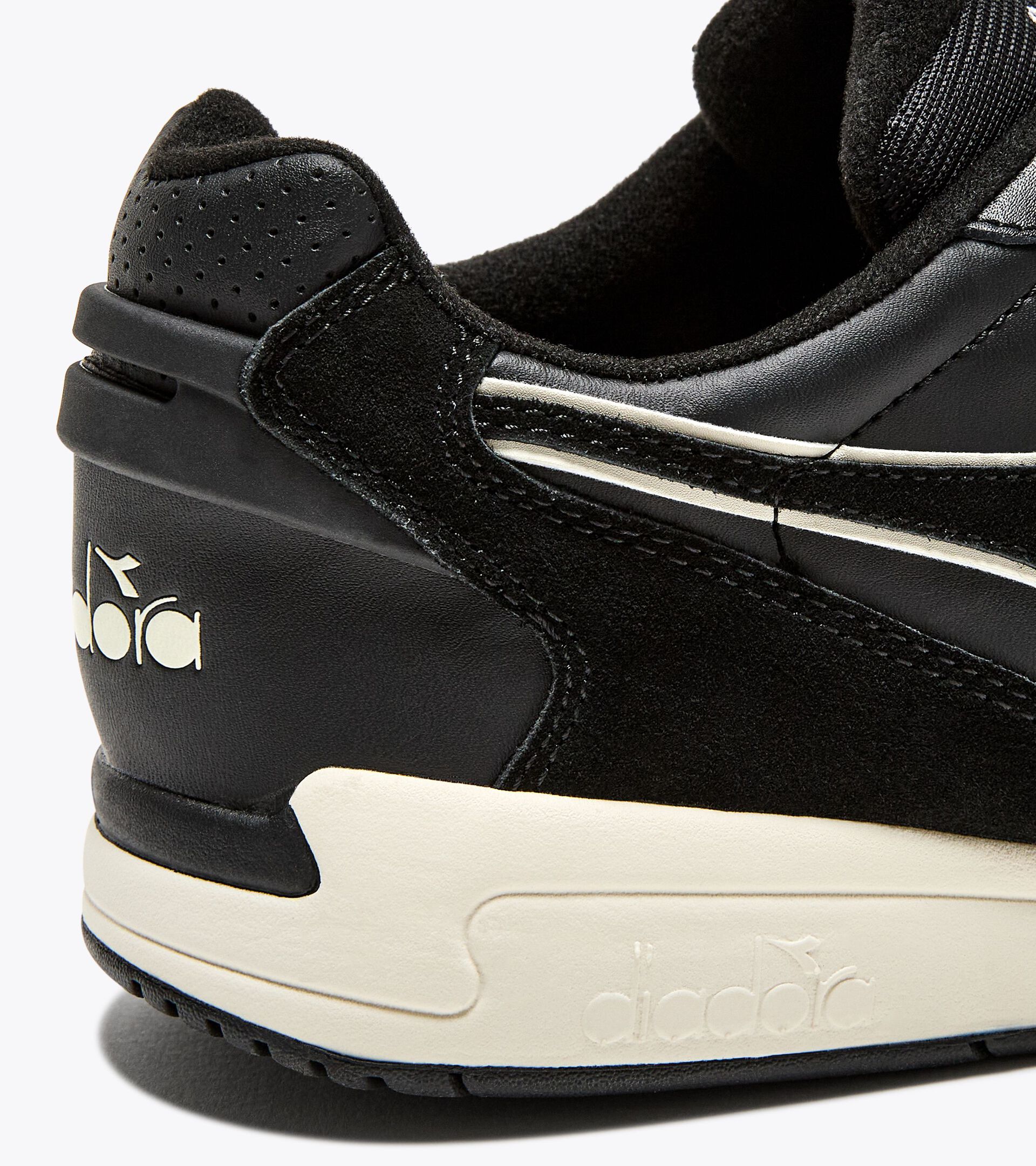 Sporty sneakers - All-Gender WINNER SL BLACK/BLACK - Diadora