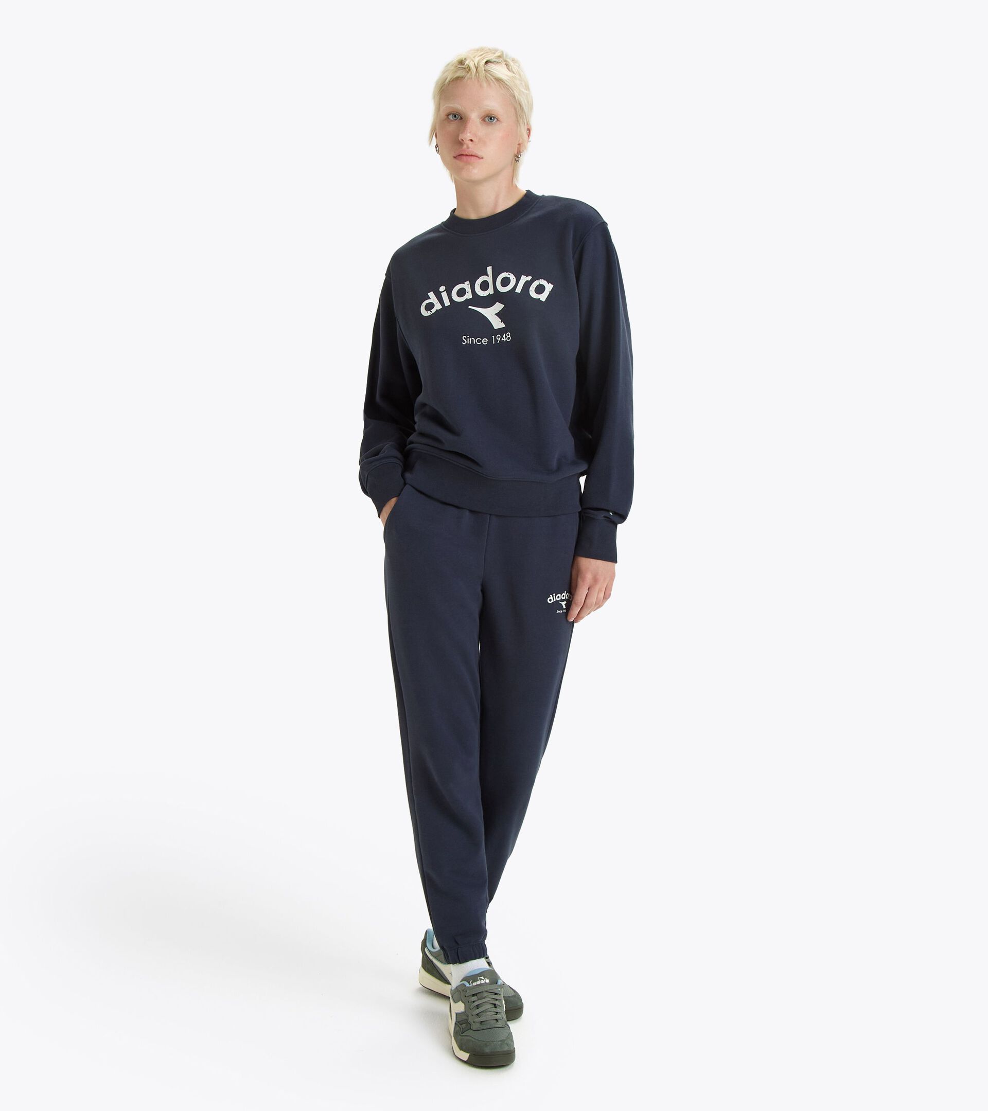 Sudadera de cuello redondo - Gender neutral
 SWEATSHIRT CREW ATHL. LOGO AZUL NOCHE - Diadora