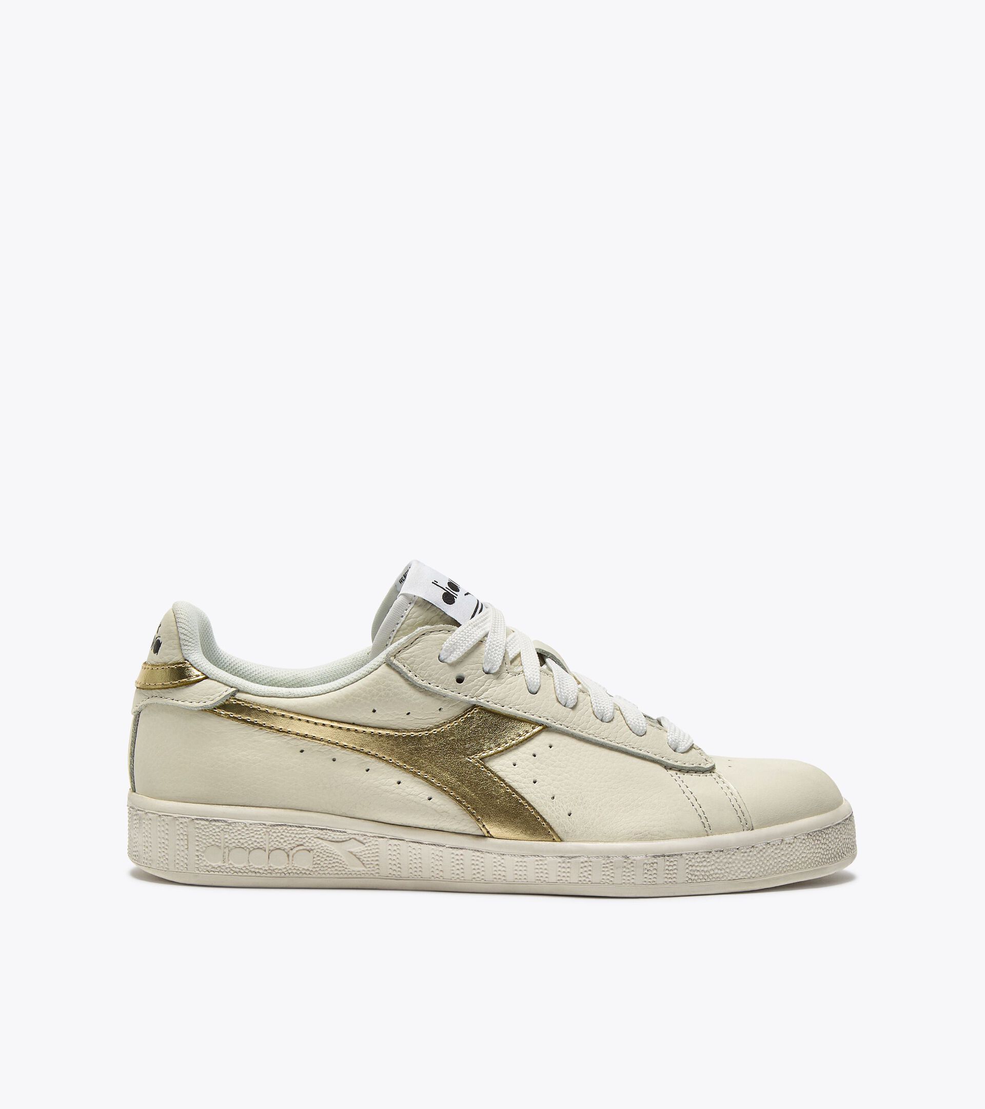 Leather sports sneakers - Women&rsquo;s GAME L LOW WAXED METAL WN WHITE/GOLD - Diadora