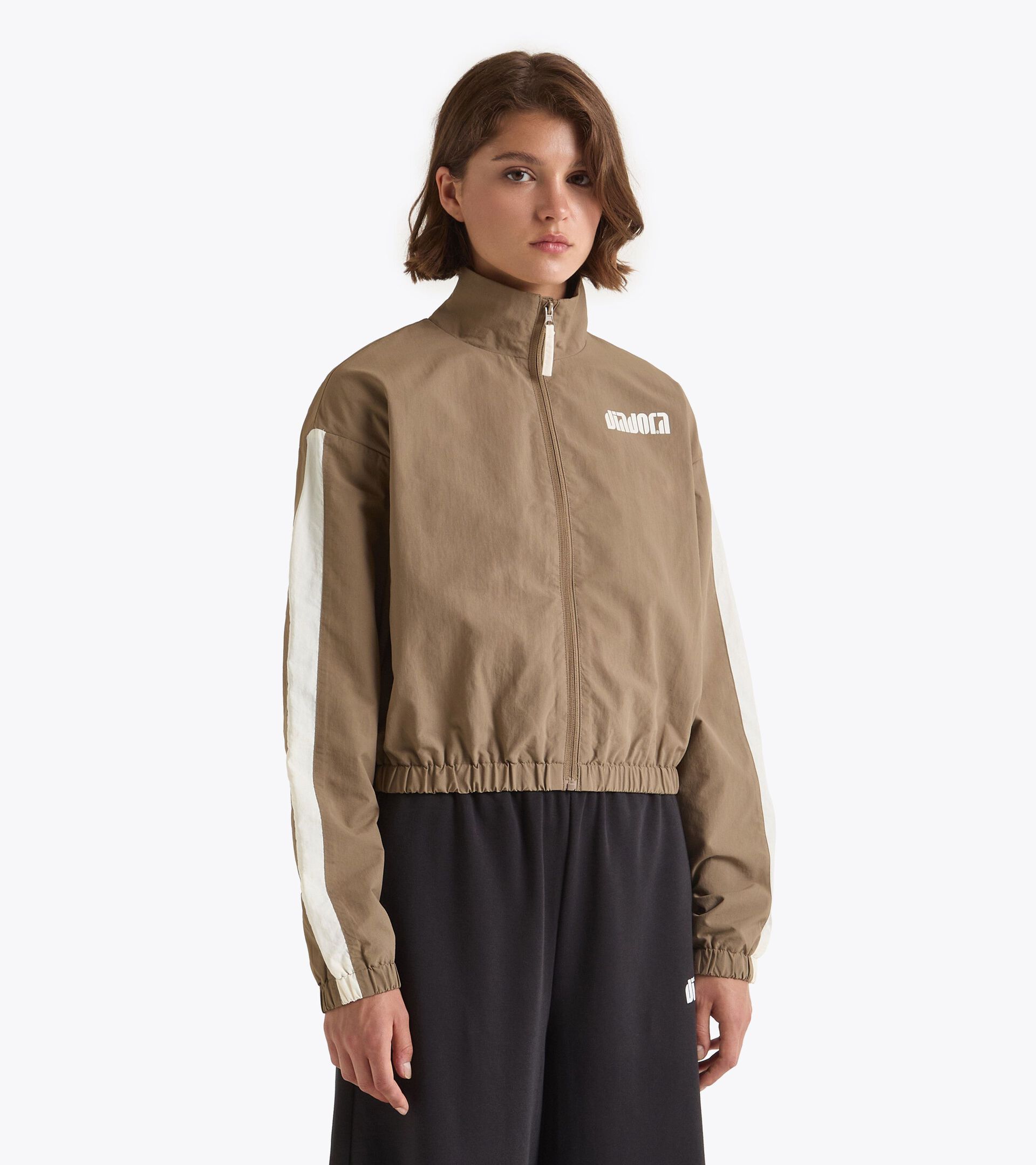 Track Jacket - Women’s
L. TRACK JACKET ATHL. LOGO SEPIA TINT - Diadora