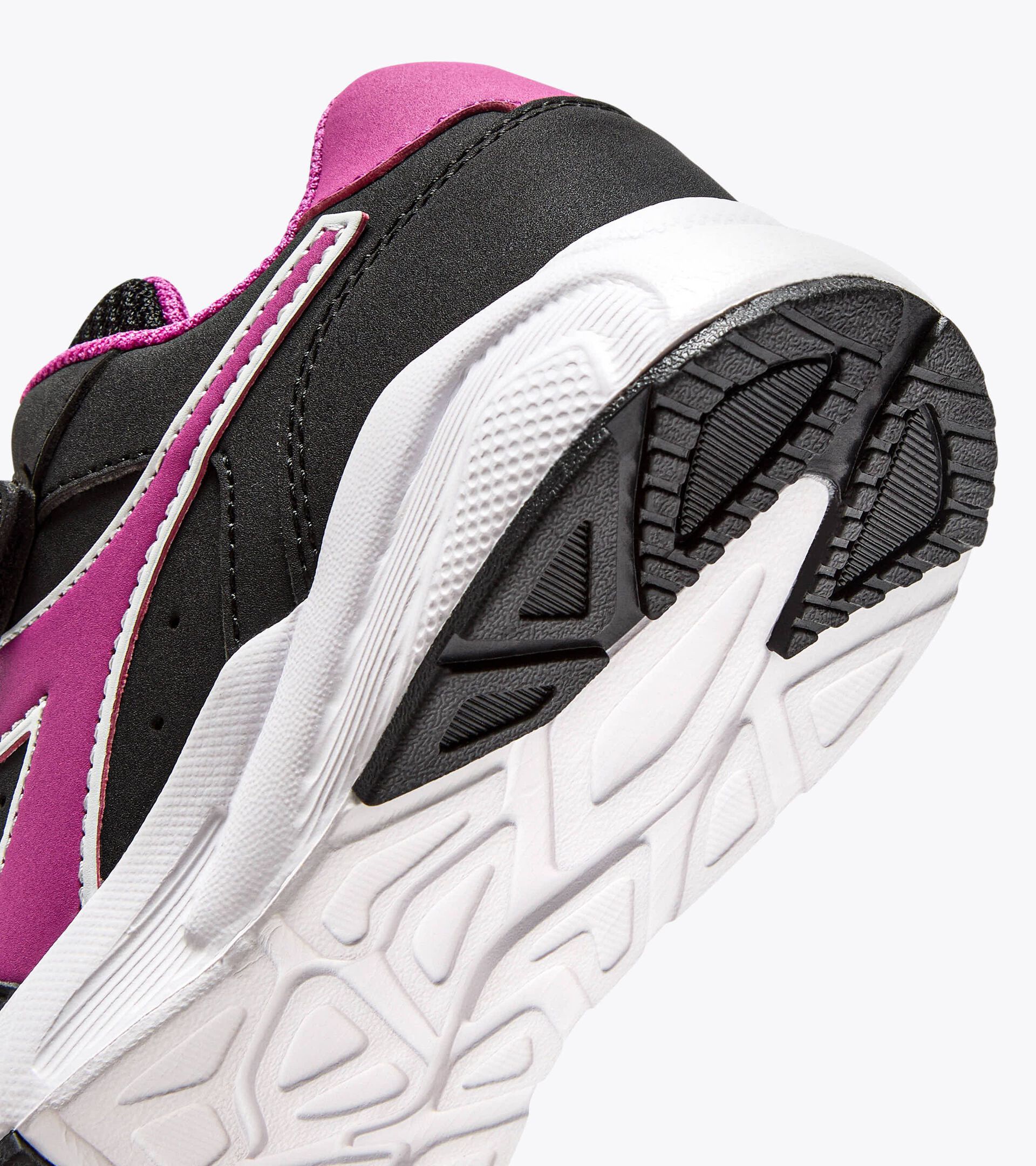 Zapatilla de running juvenil§Para todos los géneros FALCON 5 SL JR V NEGRO/ROSA VIOLETA - Diadora