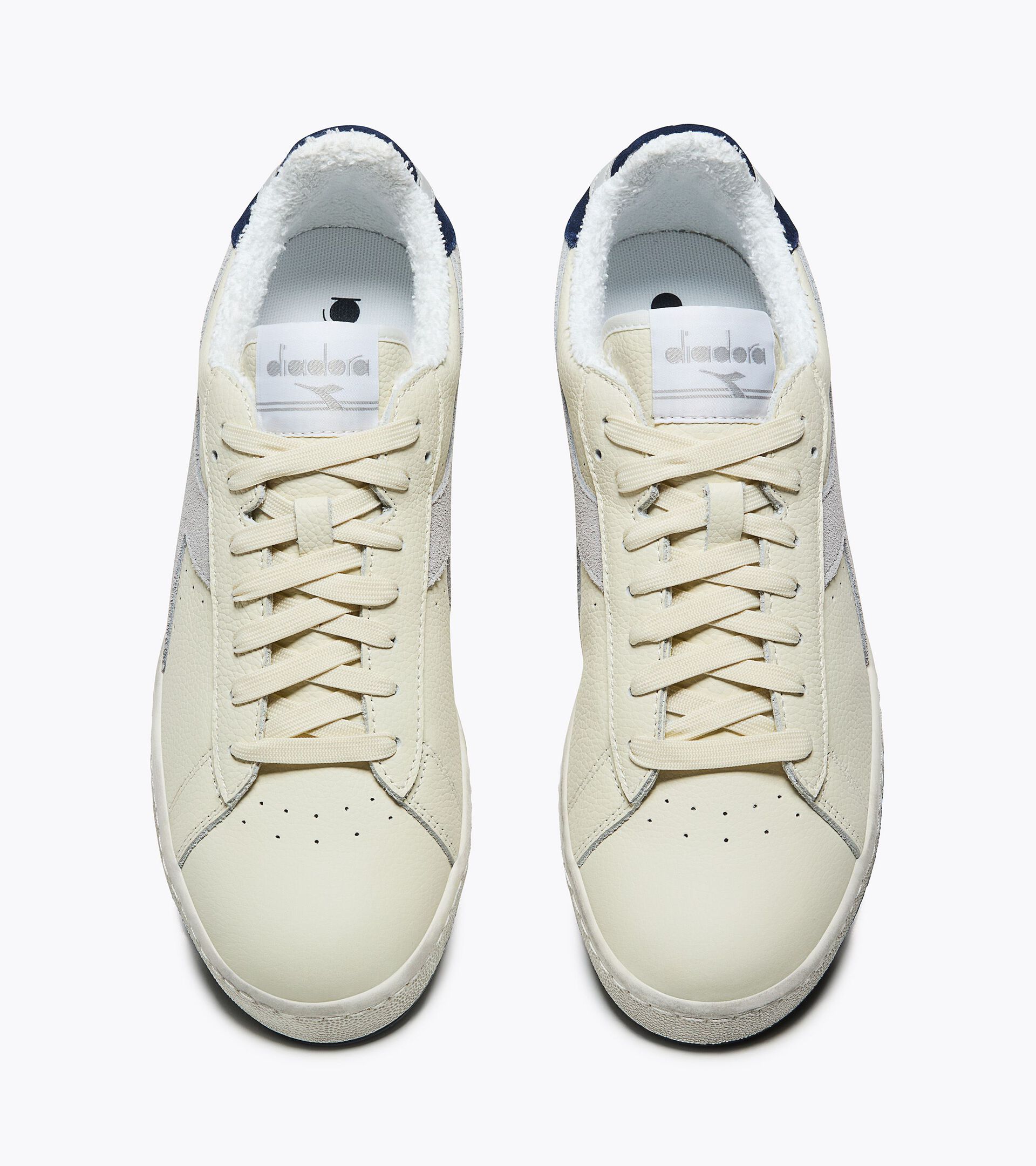 Sneakers - For every gender GAME LOW SUEDE TOWEL WHITE/GRAY - Diadora