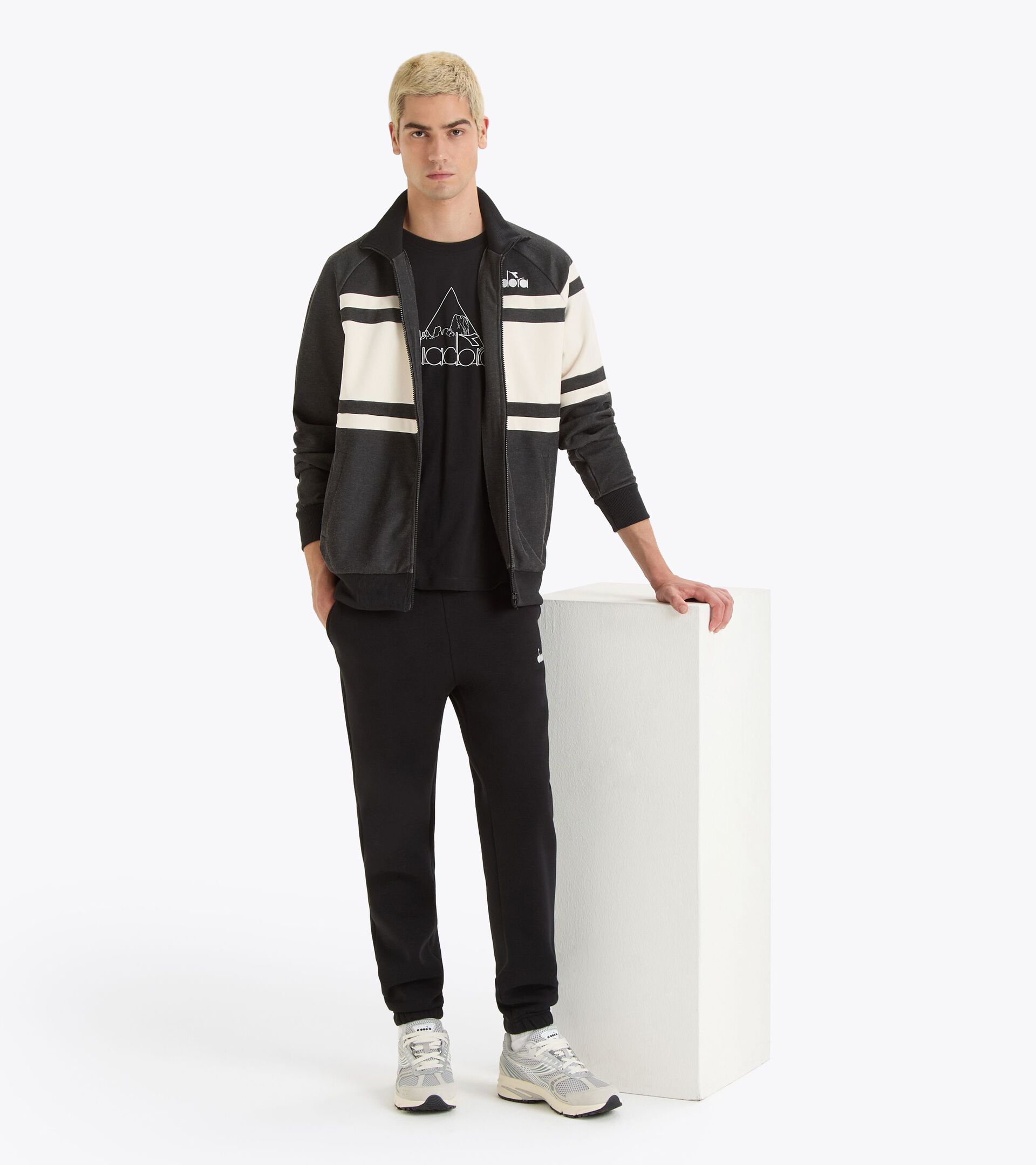 Sporty t-shirt - All-Gender T-SHIRT SS ROUTE BLACK - Diadora