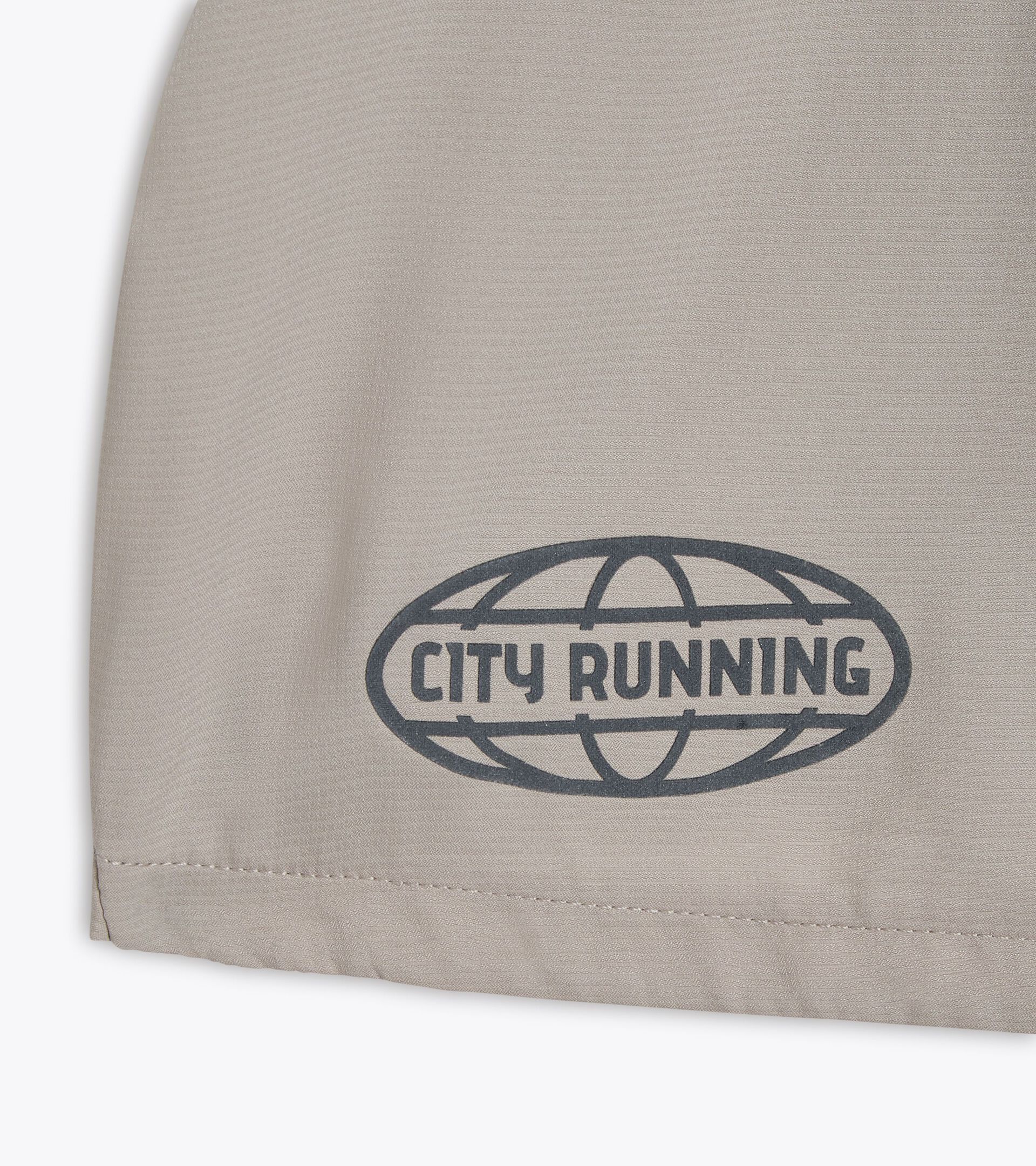 Pantalones cortos de running 4’’ - Tejido ligero - Mujer L. SHORTS 4'' MILL CITY BEIGE HUMUS - Diadora