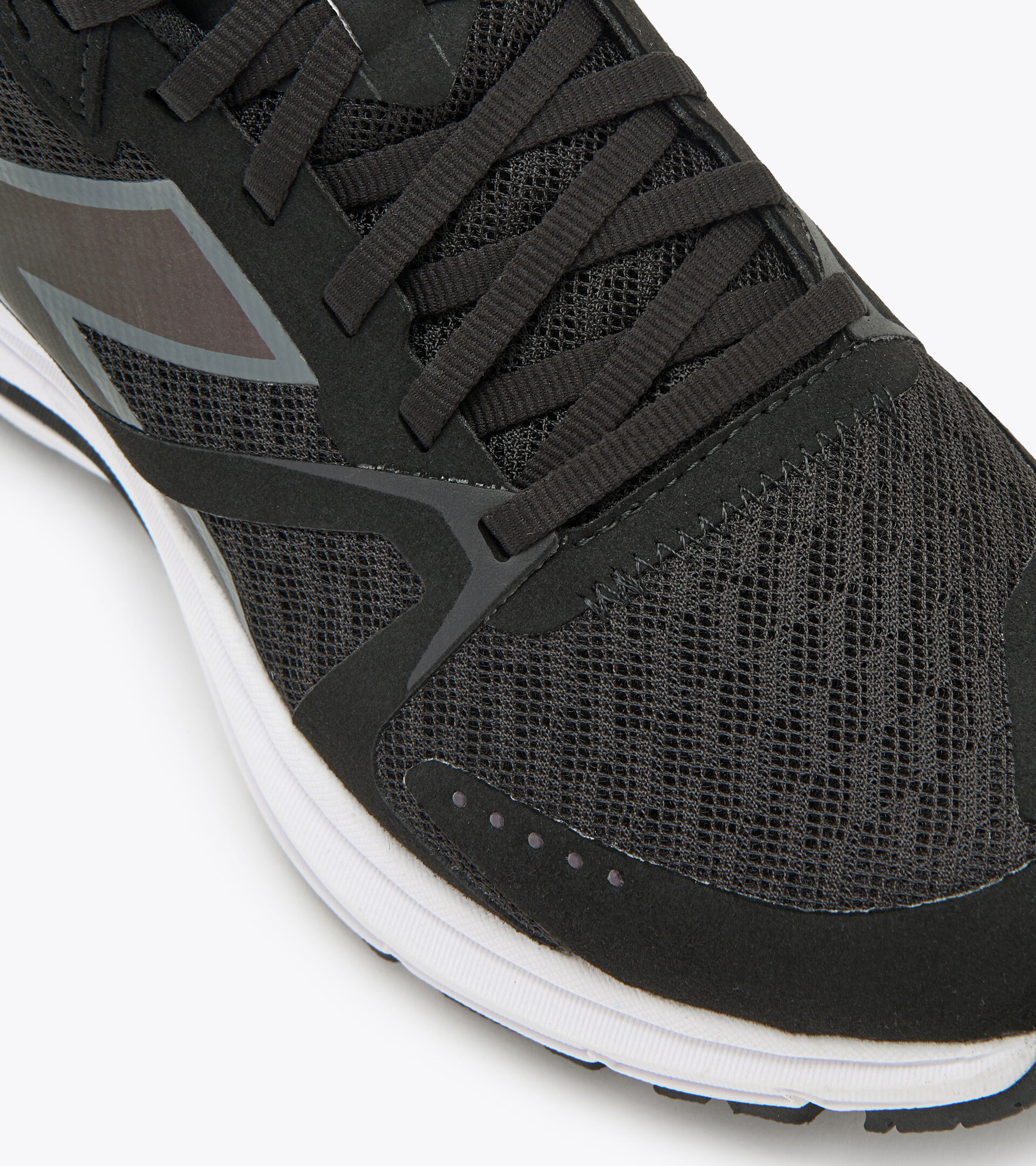 Running shoes - Women MYTHOS BLUSHIELD 8 VORTICE HIP WIDE W NOIR/BLANC (C7406) - Diadora