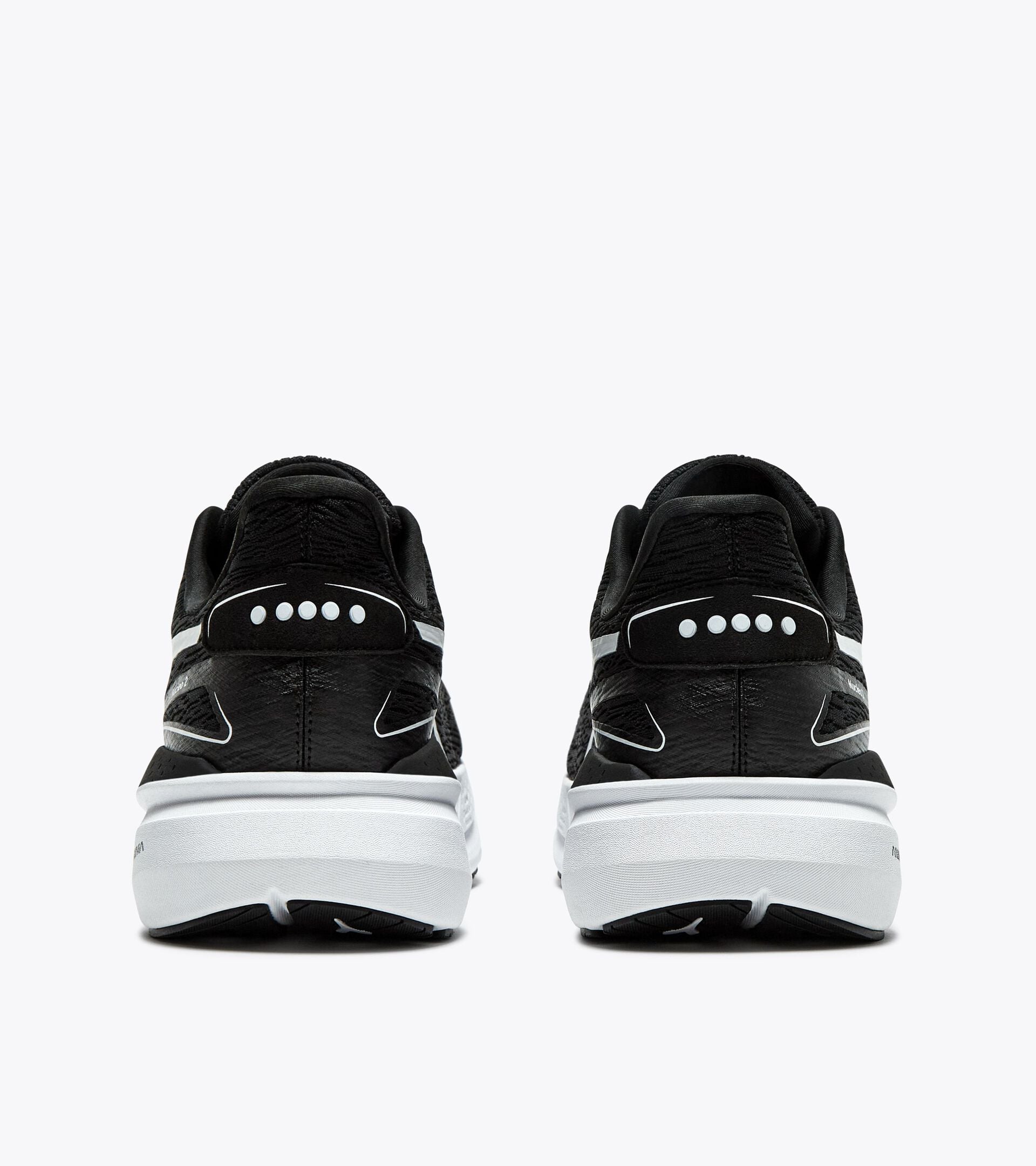 Chaussures de running - Confort et stabilit&eacute; - Homme NUCLEO 2 NOIR/BLANC - Diadora