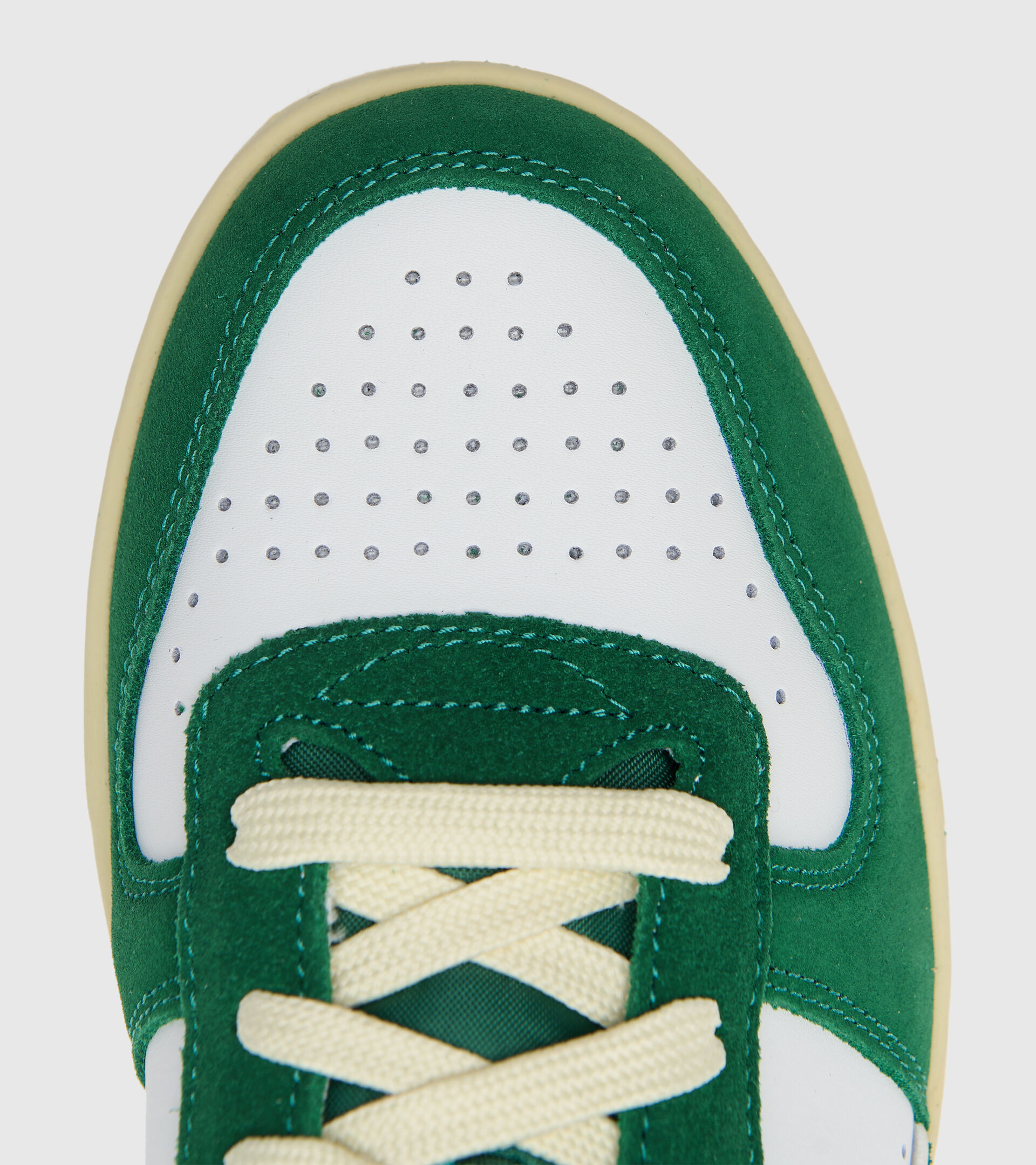 Sporty sneakers - Unisex MAGIC BASKET LOW SUEDE LEATHER AMAZON/WHITE - Diadora