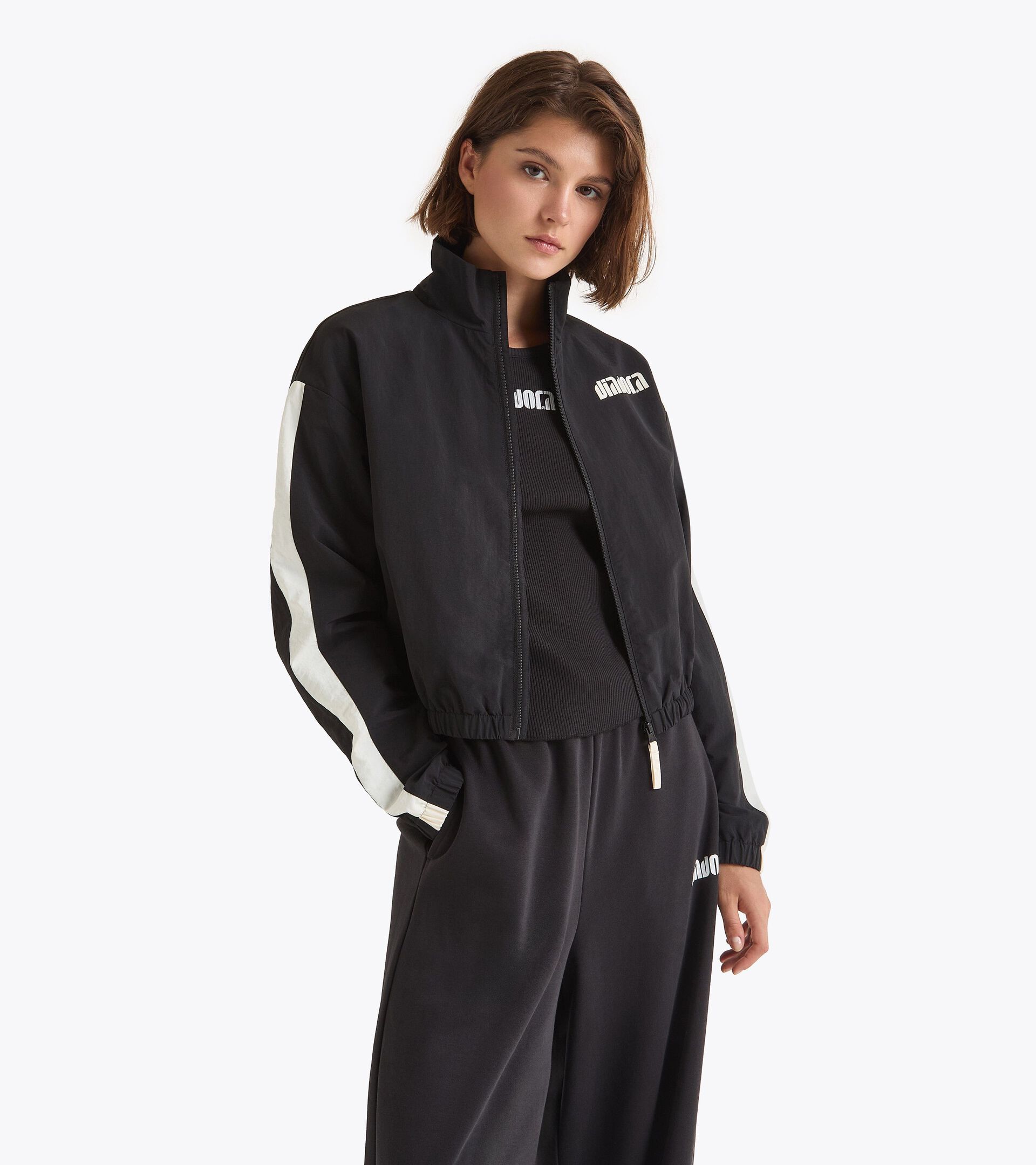 Track Jacket - Women’s
L. TRACK JACKET ATHL. LOGO BLACK - Diadora