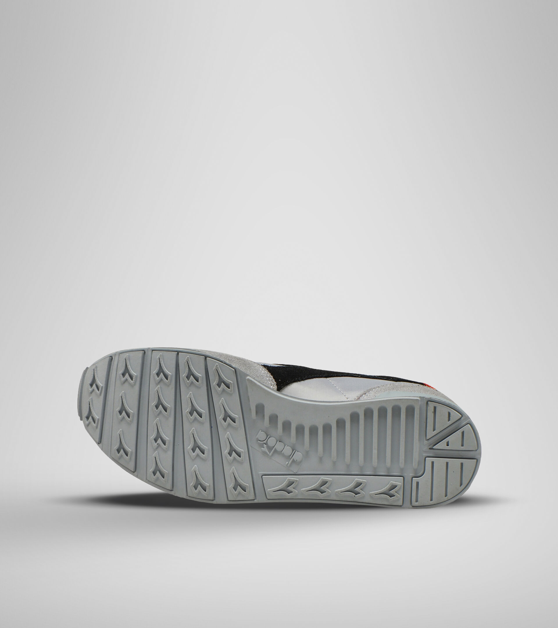 Footwear Sportswear UNISEX CAMARO ICONA EDIFICIOS ALTOS/NGR/RJO INTENS Diadora