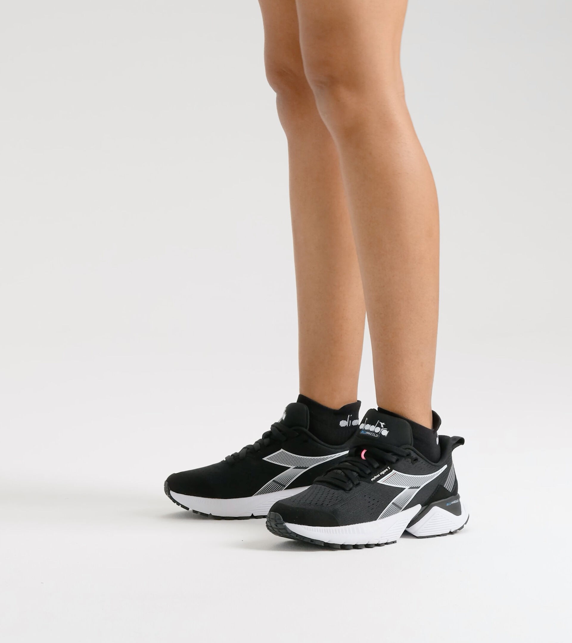 Running shoes - Women
 MYTHOS BLUSHIELD VIGORE 2 W BLACK/WHITE/PINK FLUO - Diadora