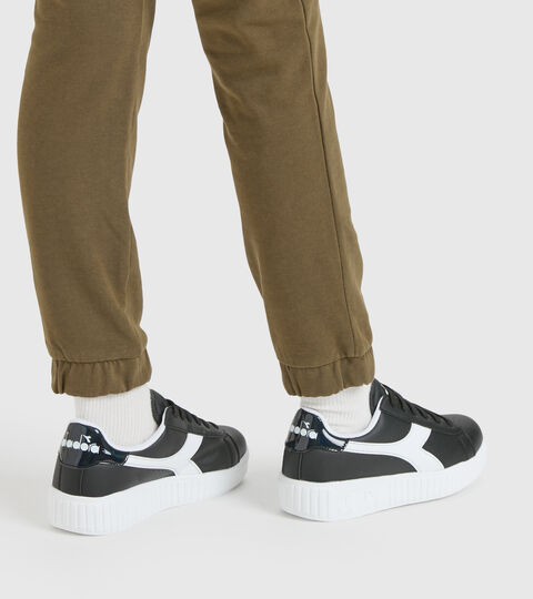 GAME STEP GS, NOIR/NOIR METALLIQUE Chaussures de sport - Jeunes 8-16 ans GAME STEP GS NOIR/NOIR METALLIQUE - Diadora
