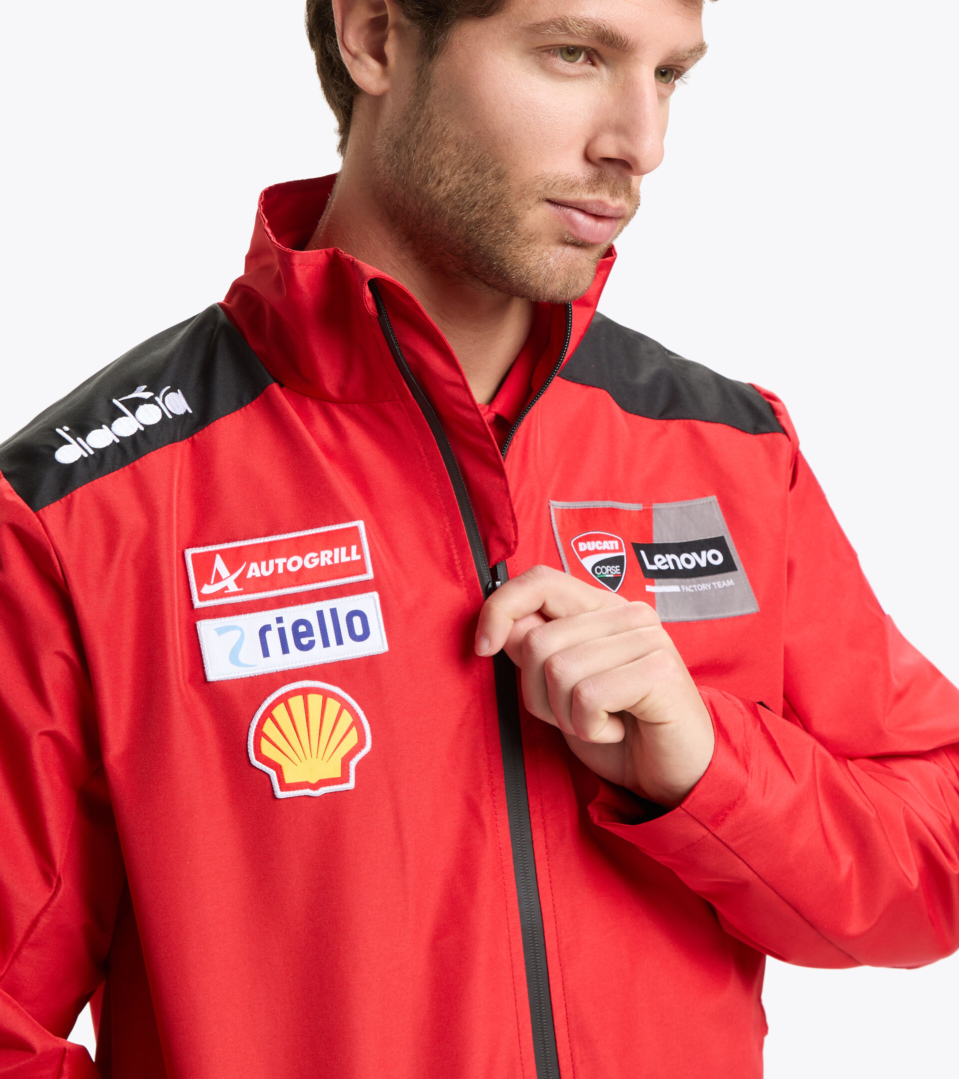 Ducati Moto GP22 Replica Sportjacke - Herren
JACKET DUCATI REPLICA MGP22 DUCATI MGP ROT/SCHWARZ - Diadora
