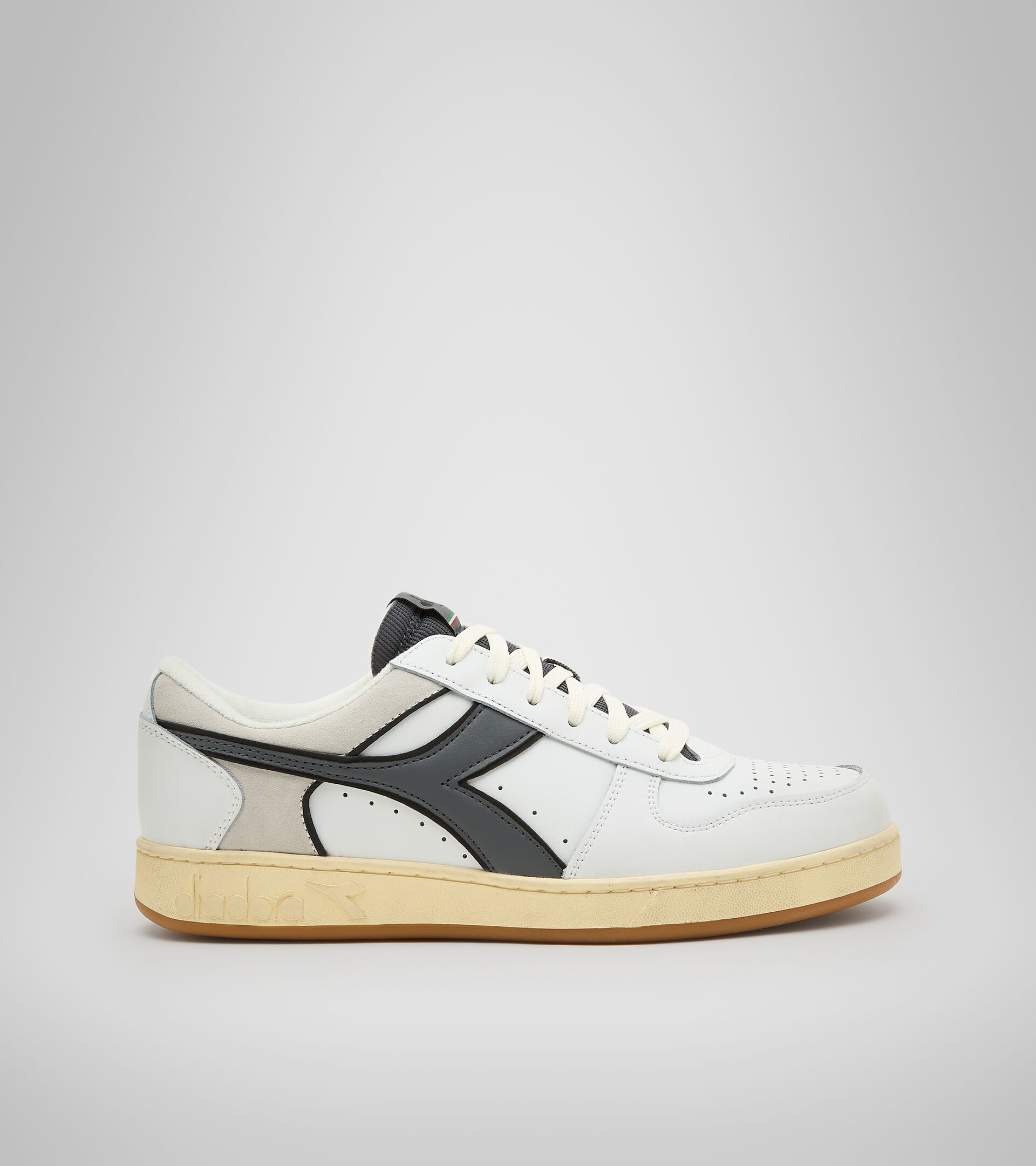 Sports shoe - Unisex MAGIC BASKET LOW ICONA WHITE/STEEL GRAY - Diadora