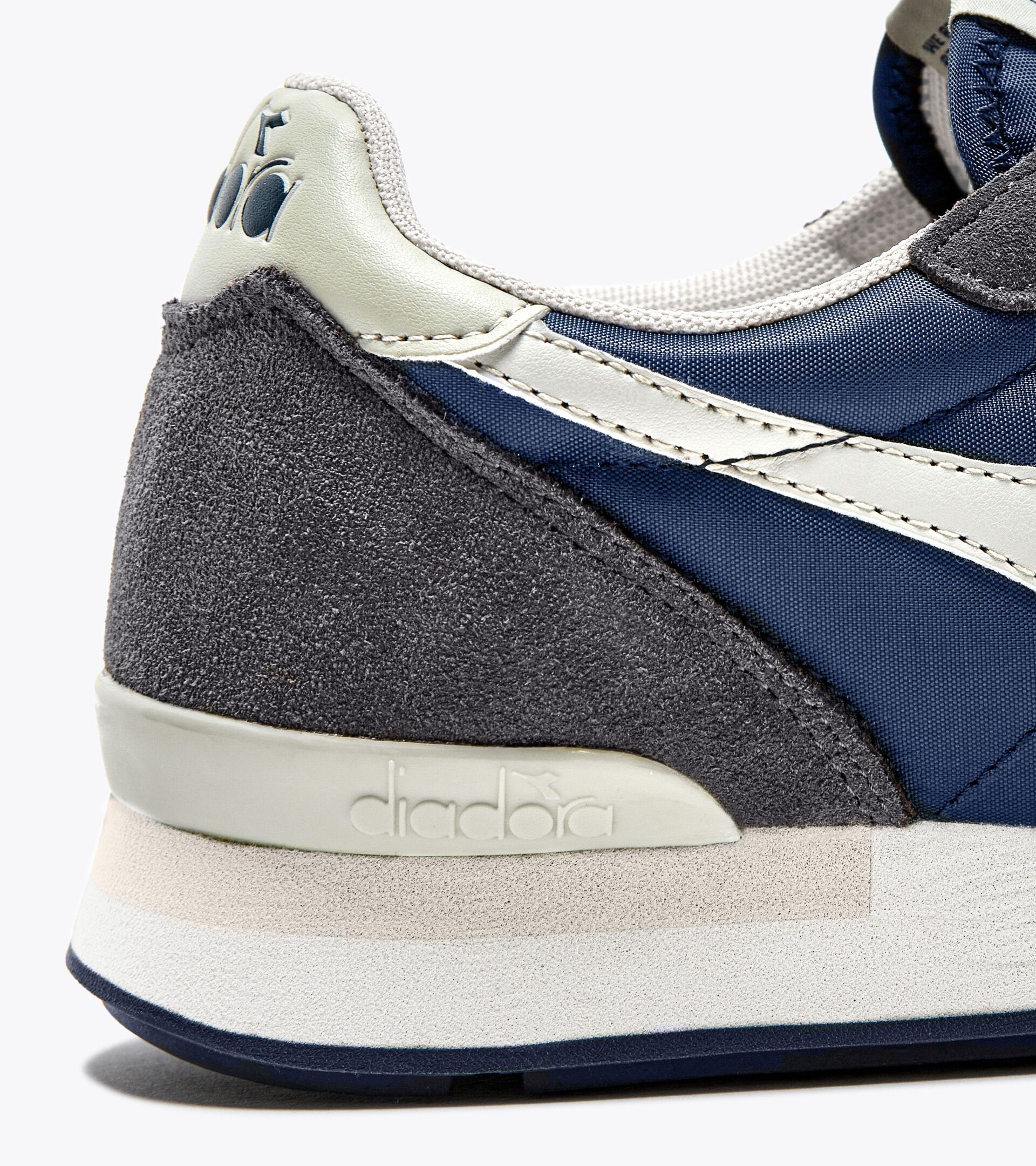 Sporty sneakers - Gender neutral CAMARO INSIGNIA BLUE/GRAY PELICAN - Diadora