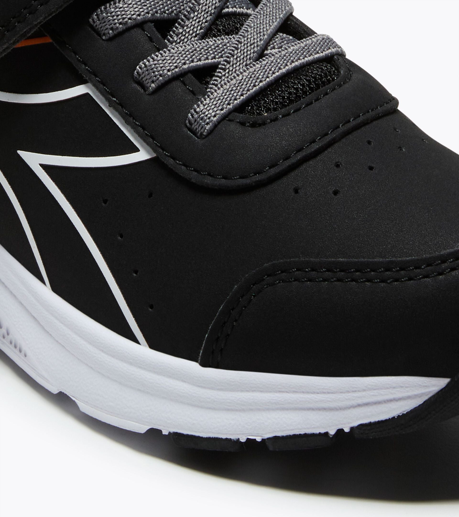 Running shoes - Boys and girls FALCON 6 SL JR V BLACK/WHITE/ORANGE - Diadora