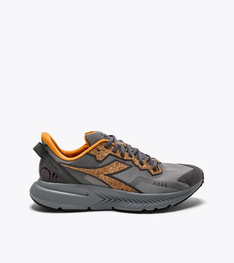 Zapatillas de running - ACBC x diadora - Hombre MYTHOS BLUSHIELD VOLO 3 ACBC GRIS PALOMA - Diadora