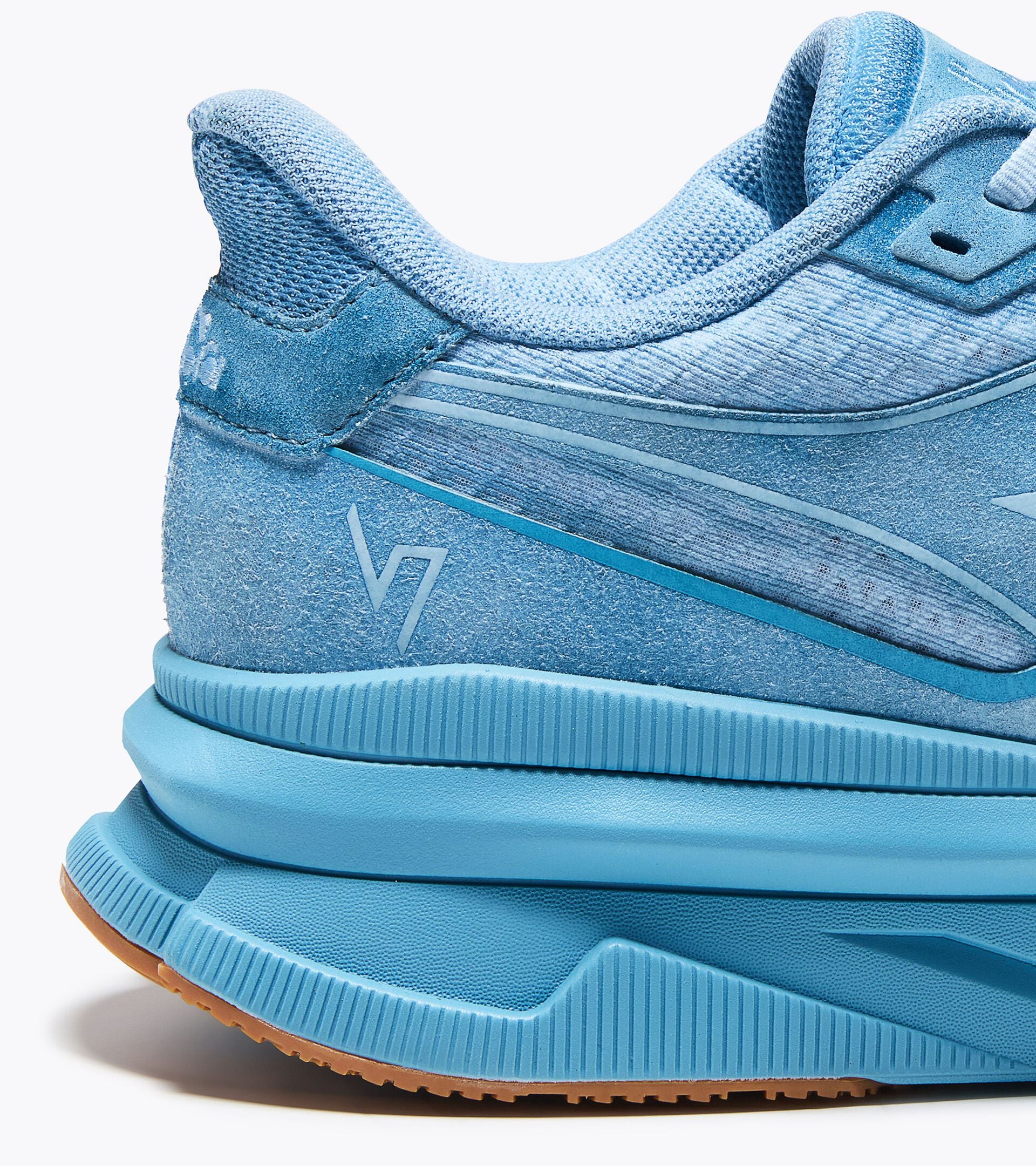 Sportlicher Sneaker - Archivdesign - F&uuml;r alle Geschlechter V7000 DIP DYE ADRIATISCHES BLAU - Diadora